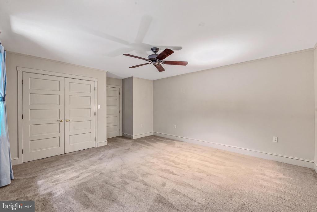 355 SANDSTONE LANE