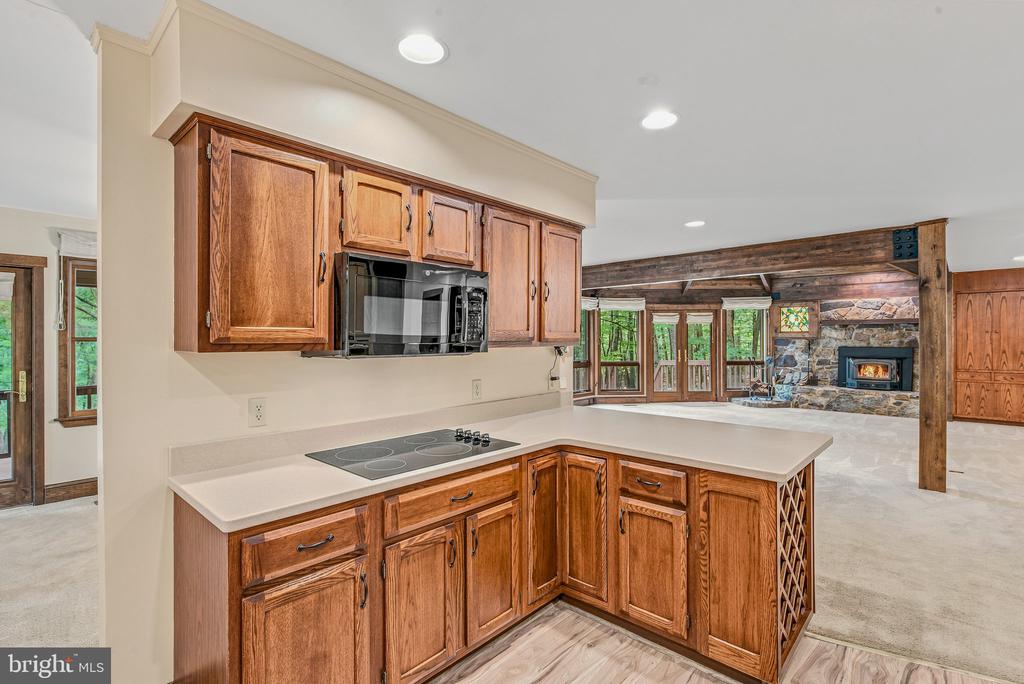 355 SANDSTONE LANE