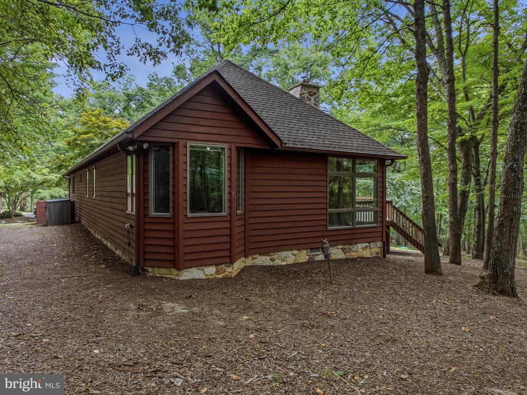 355 SANDSTONE LANE