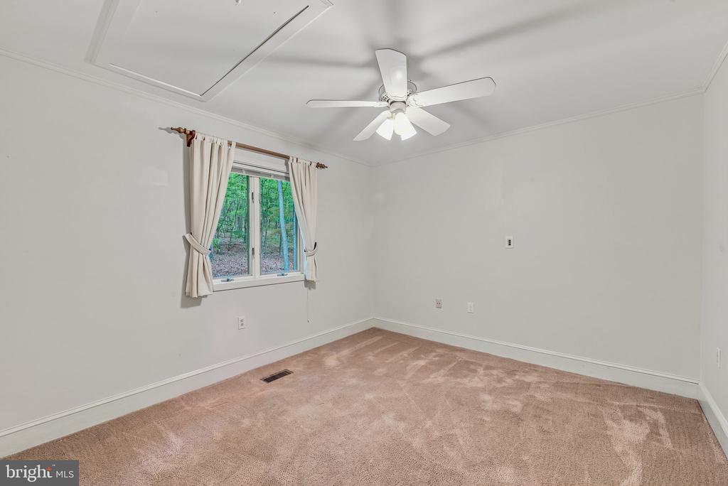 355 SANDSTONE LANE