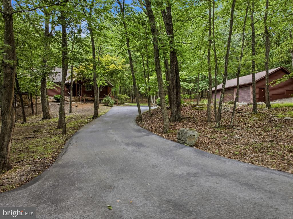 355 SANDSTONE LANE