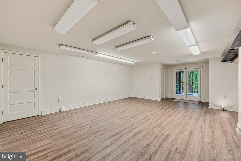 355 SANDSTONE LANE