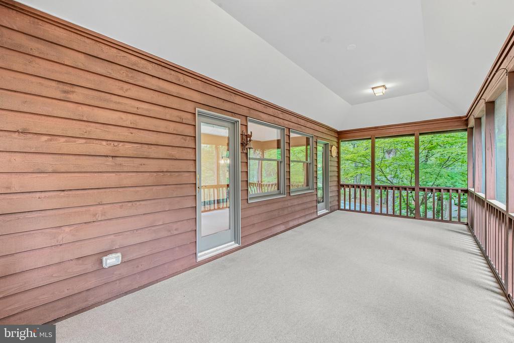 355 SANDSTONE LANE