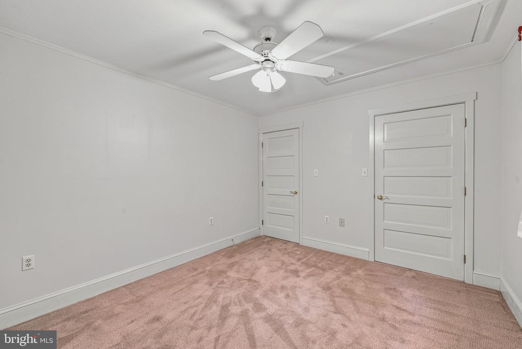 355 SANDSTONE LANE
