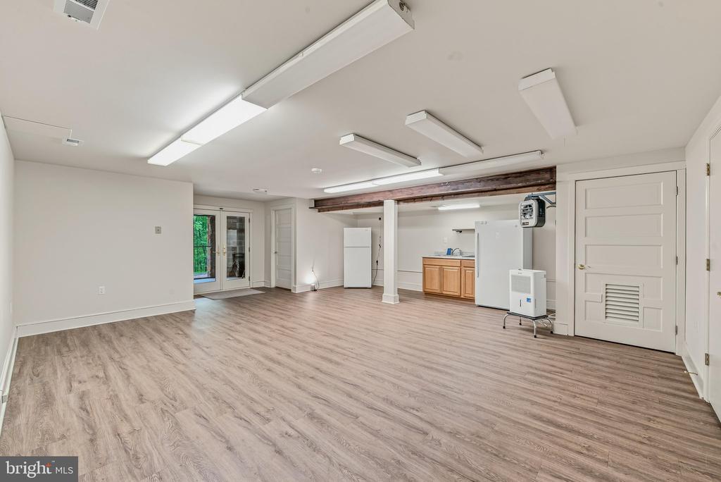 355 SANDSTONE LANE