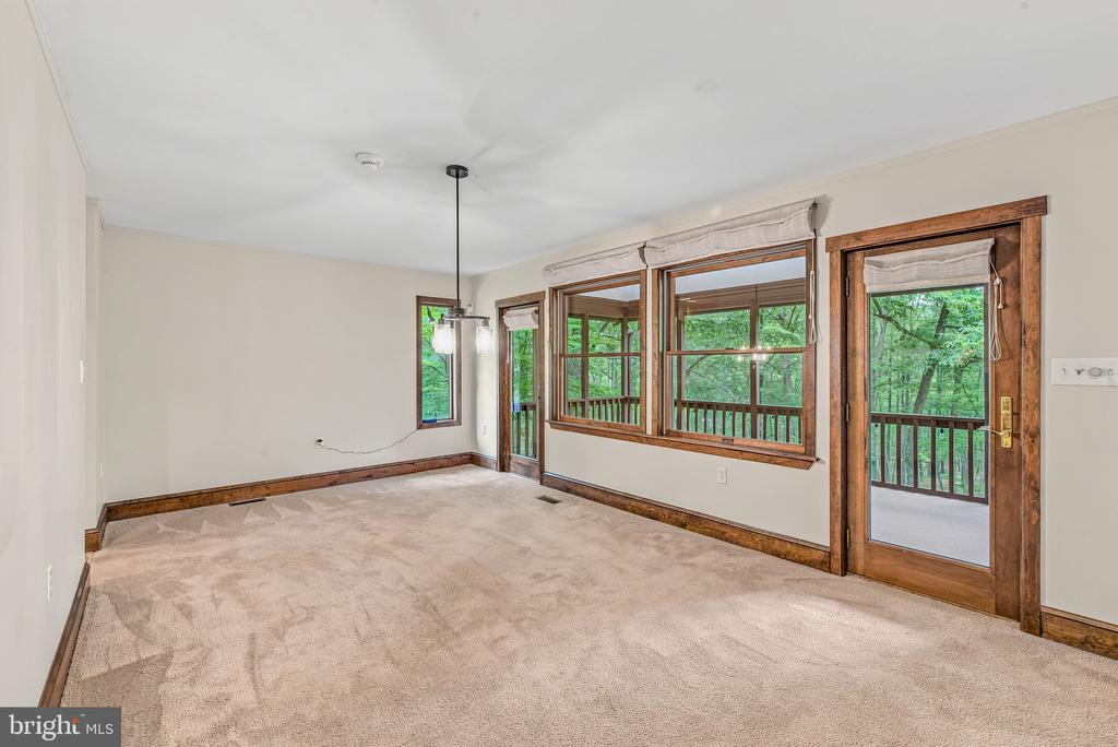 355 SANDSTONE LANE
