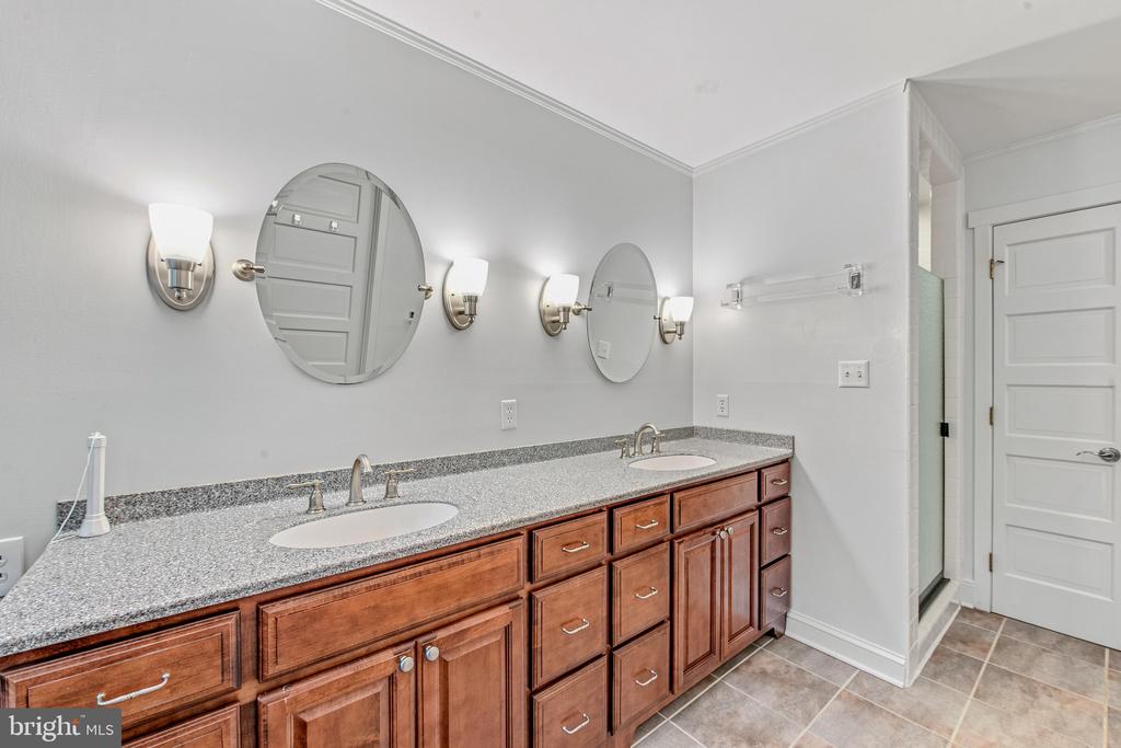 355 SANDSTONE LANE