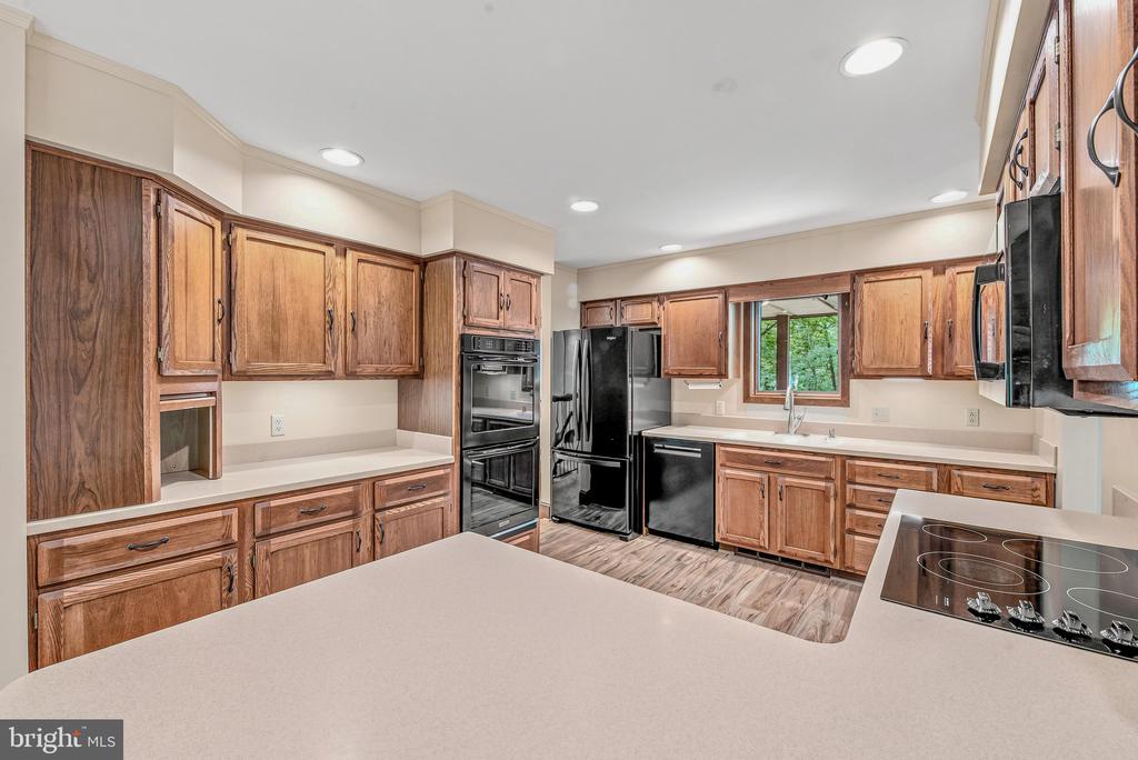 355 SANDSTONE LANE
