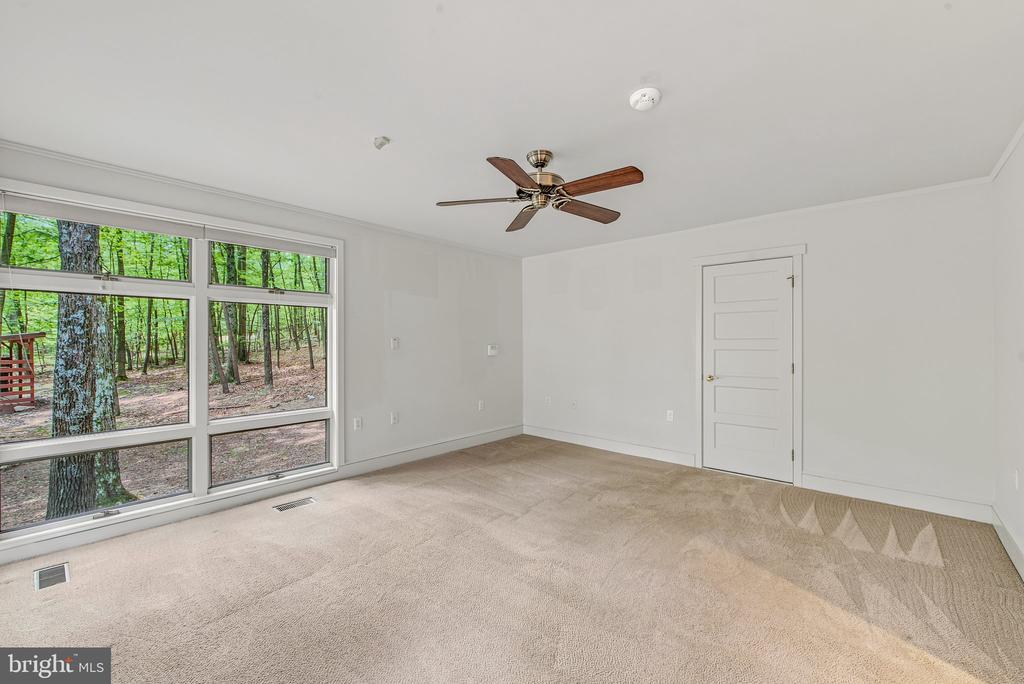 355 SANDSTONE LANE