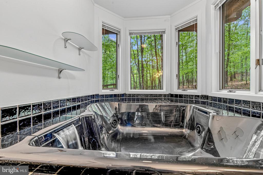 355 SANDSTONE LANE