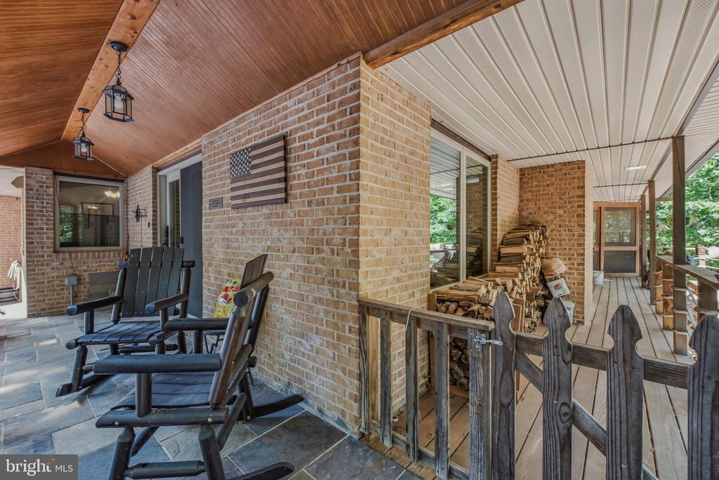 297 DEERWOOD LANE