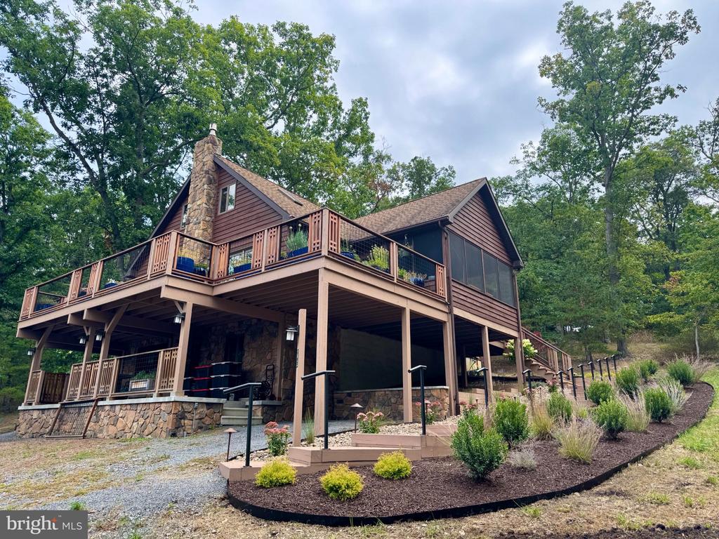 18 DONEGAL LANE