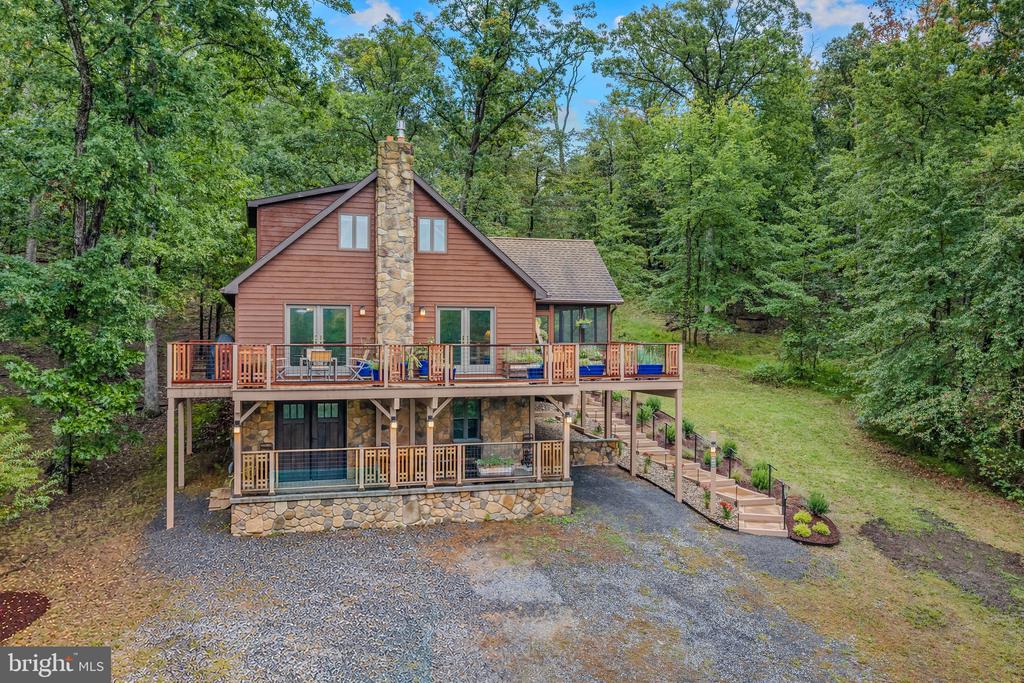 18 DONEGAL LANE