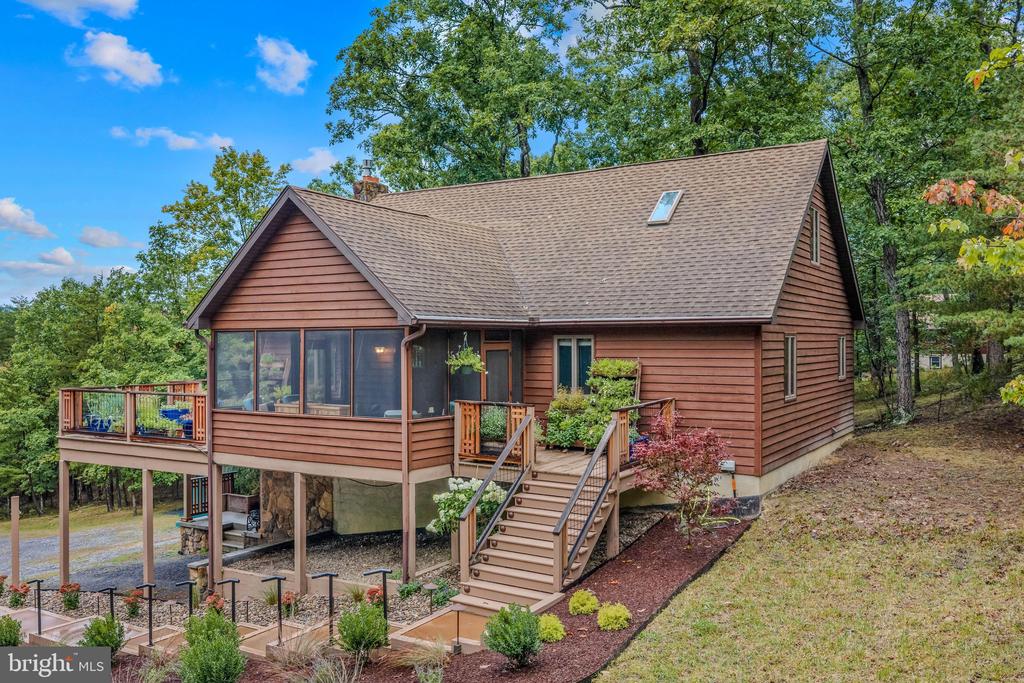 18 DONEGAL LANE