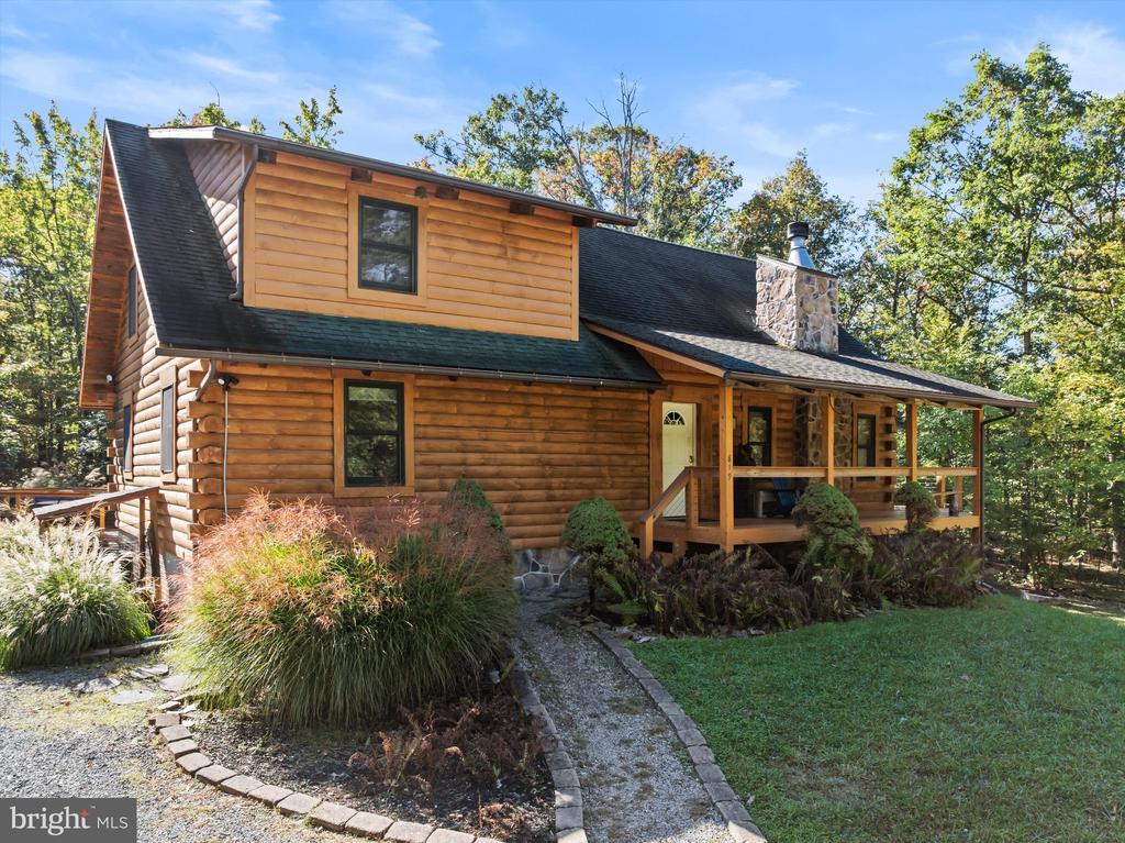819 CANNON DRIVE