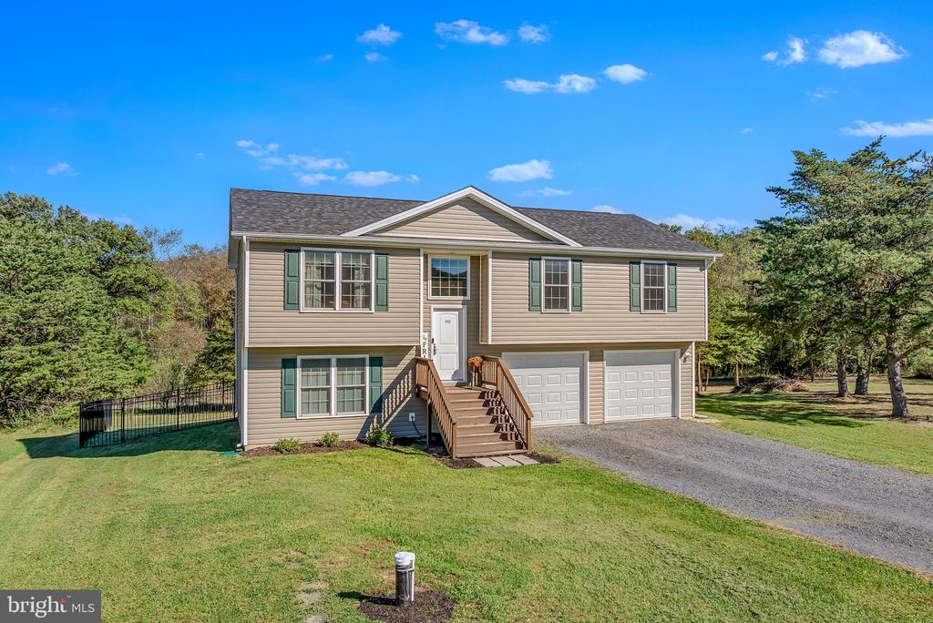 90 ASHTON CIRCLE