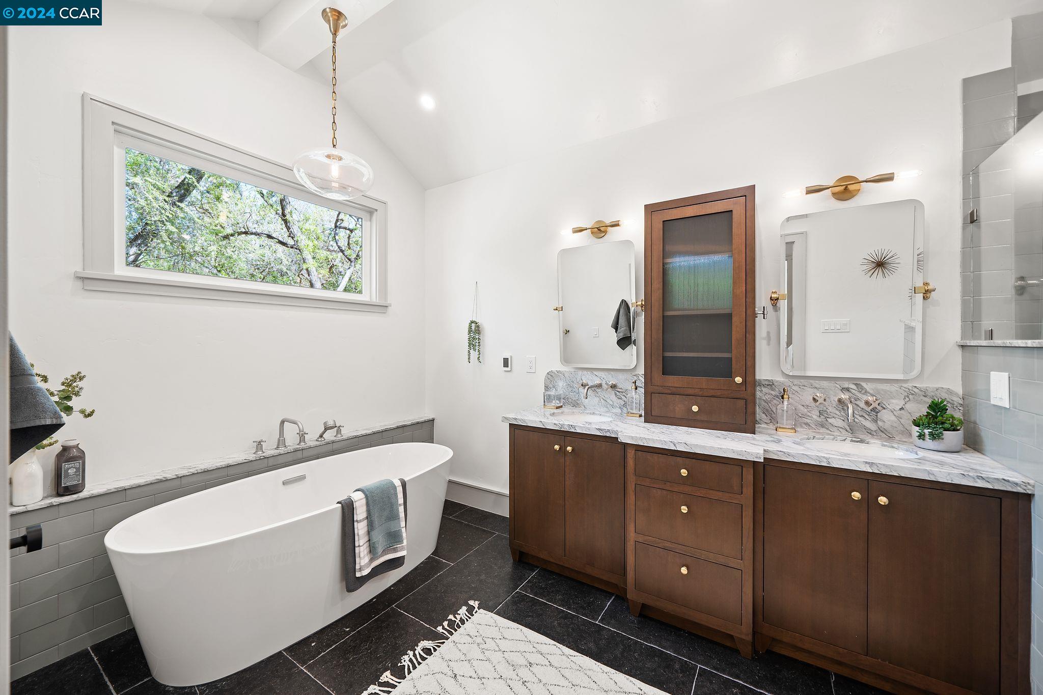 228 Castle Glen Rd