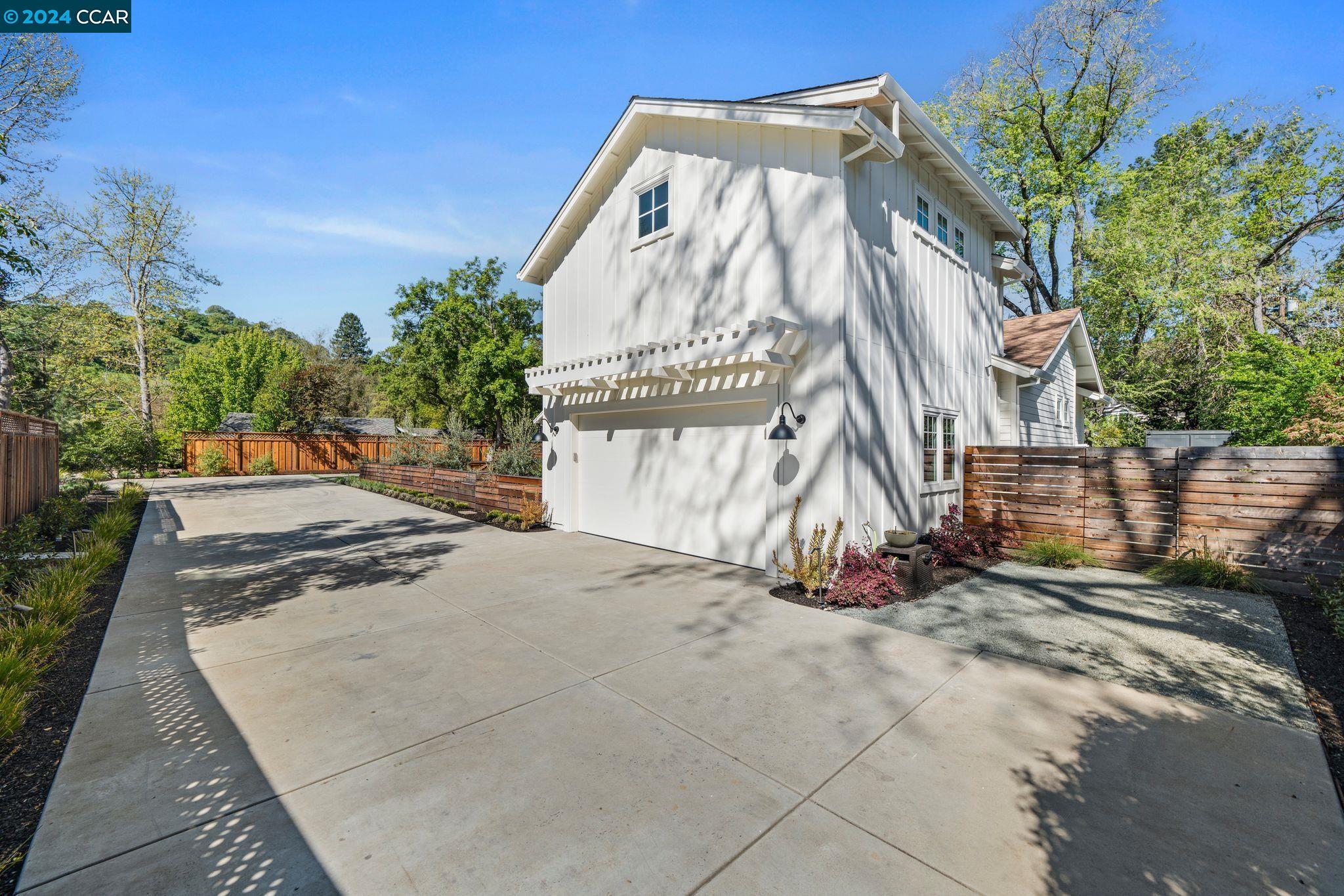228 Castle Glen Rd