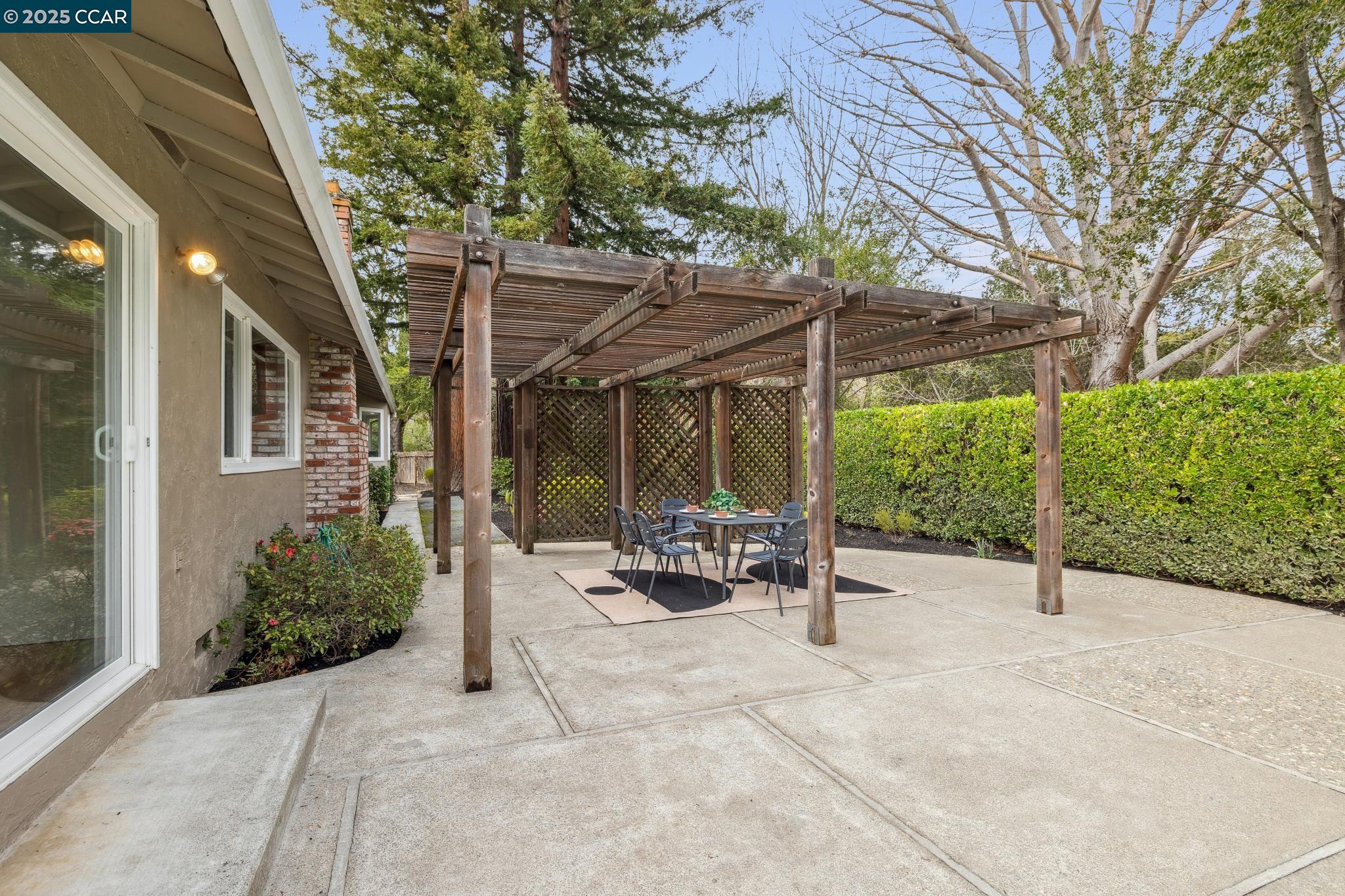 222 Contessa Ct