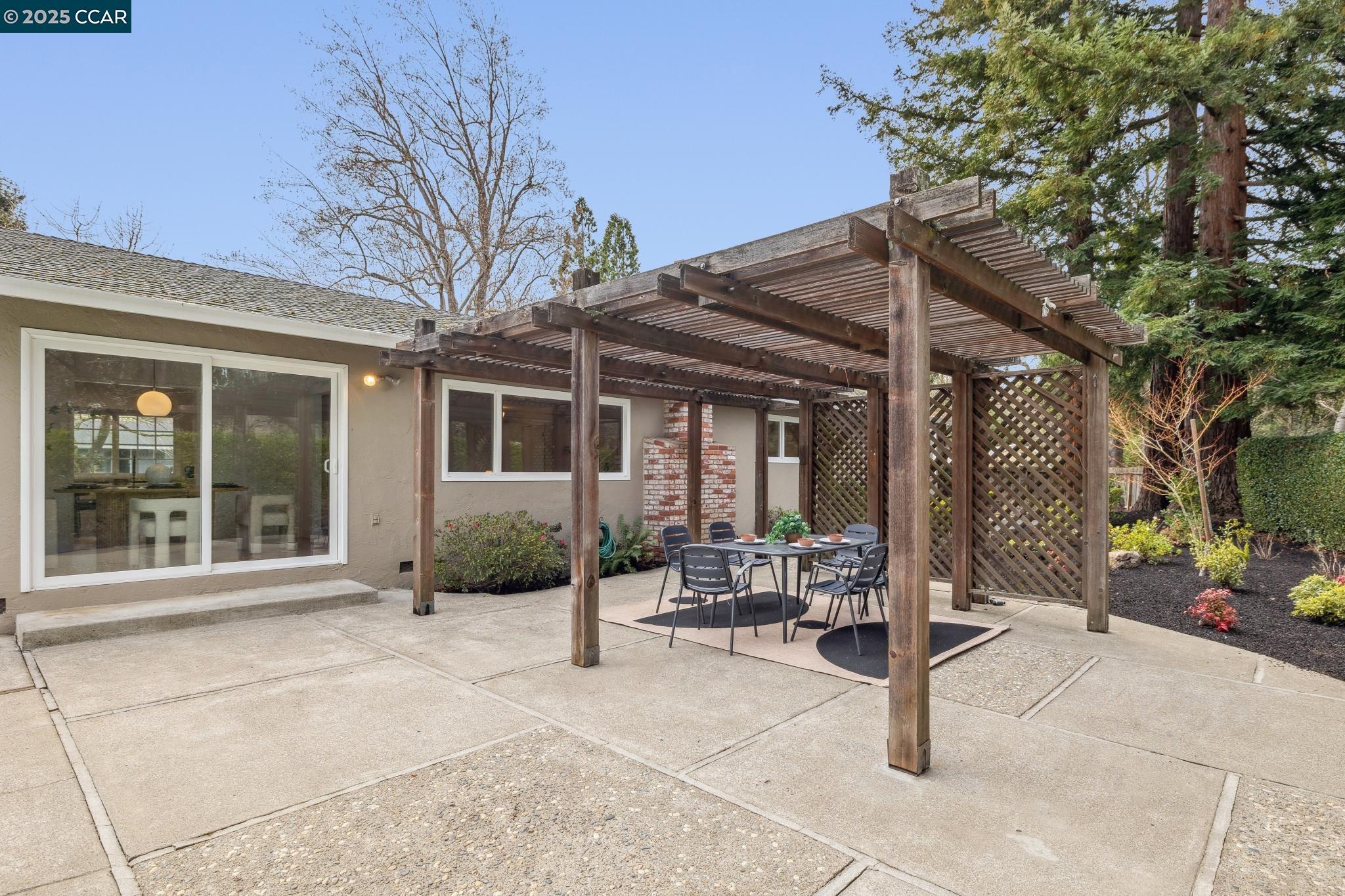 222 Contessa Ct