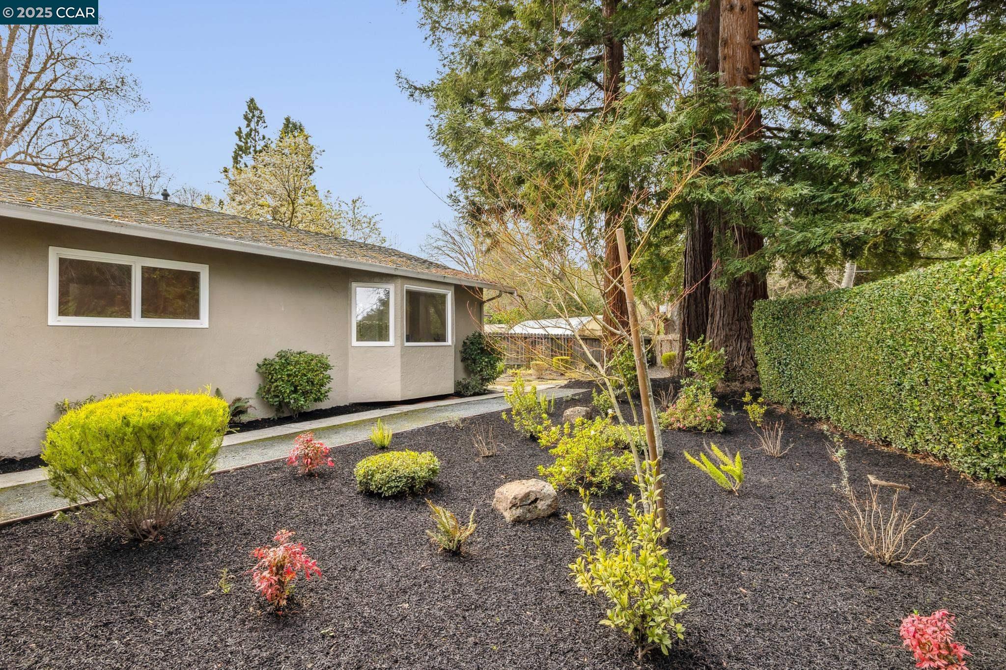 222 Contessa Ct