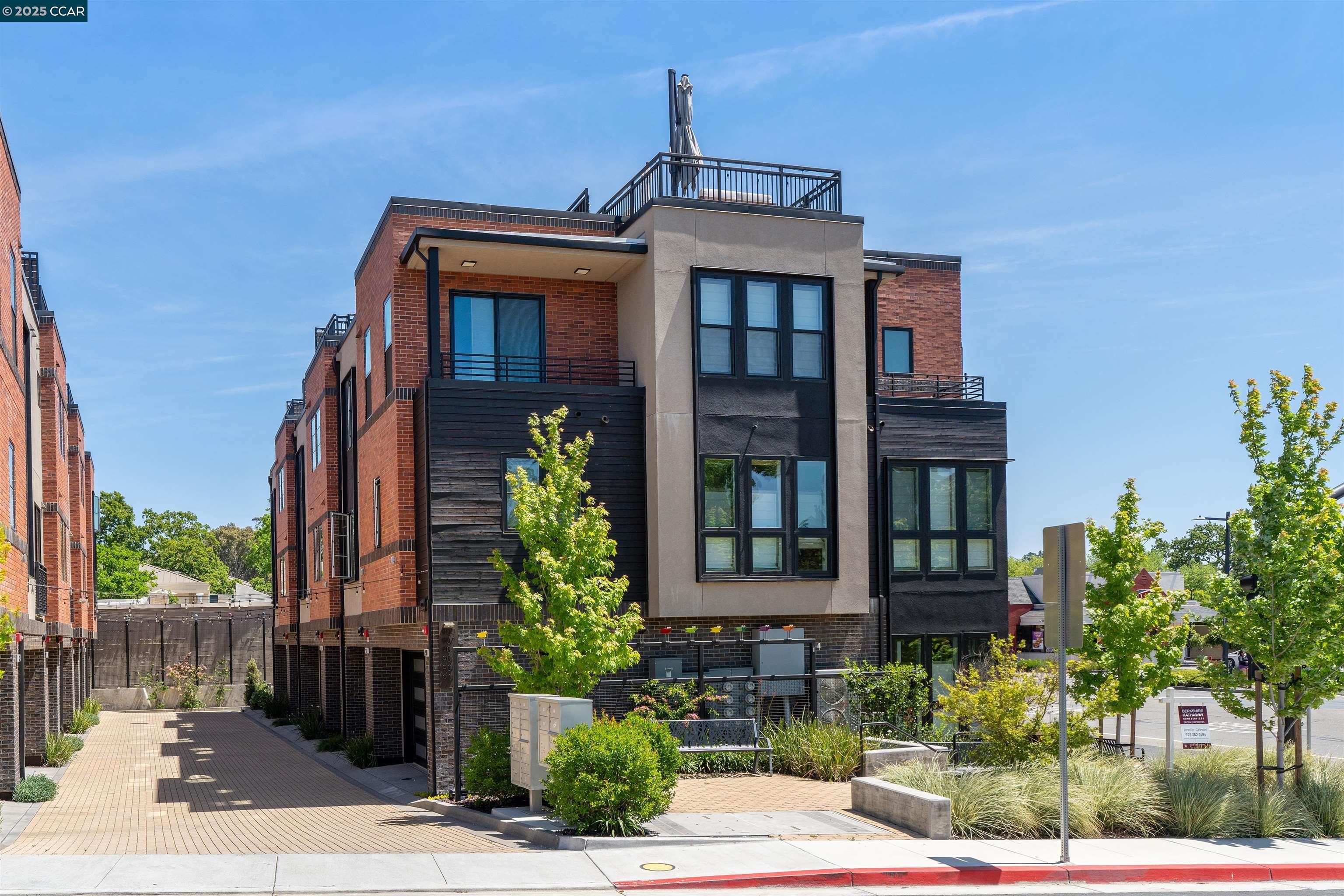 906 Brown Ave