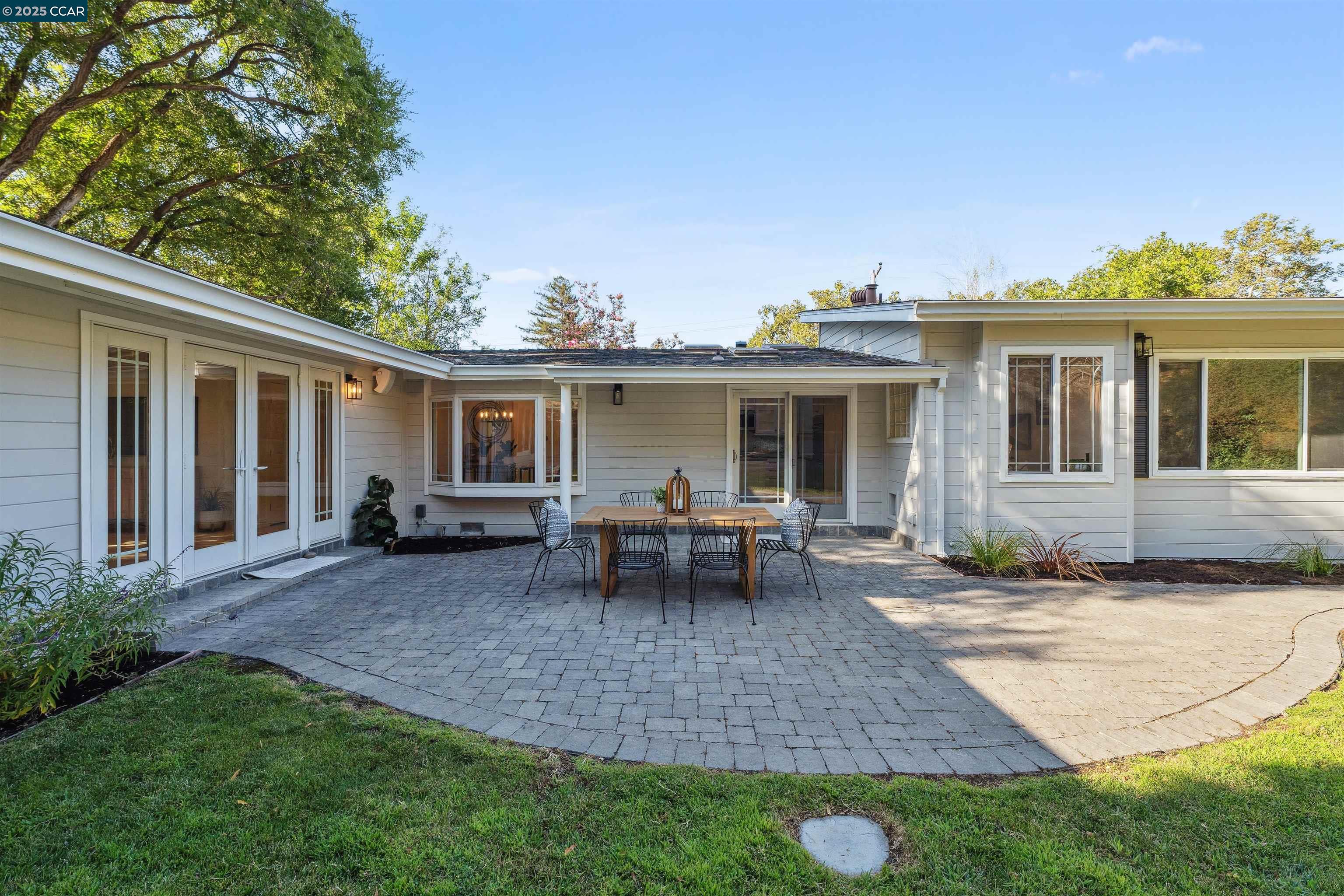 3356 N Lucille