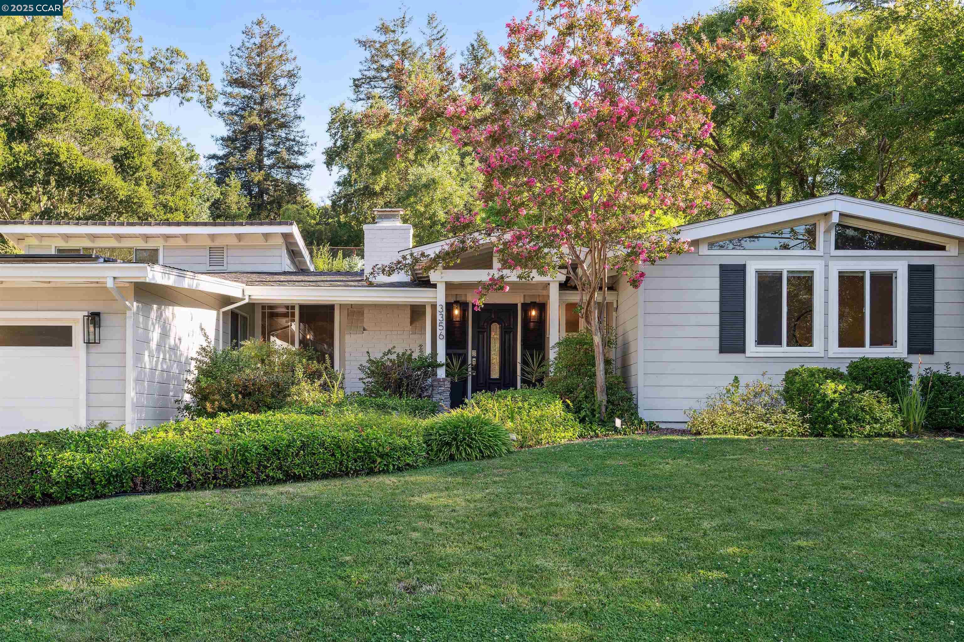 3356 N Lucille
