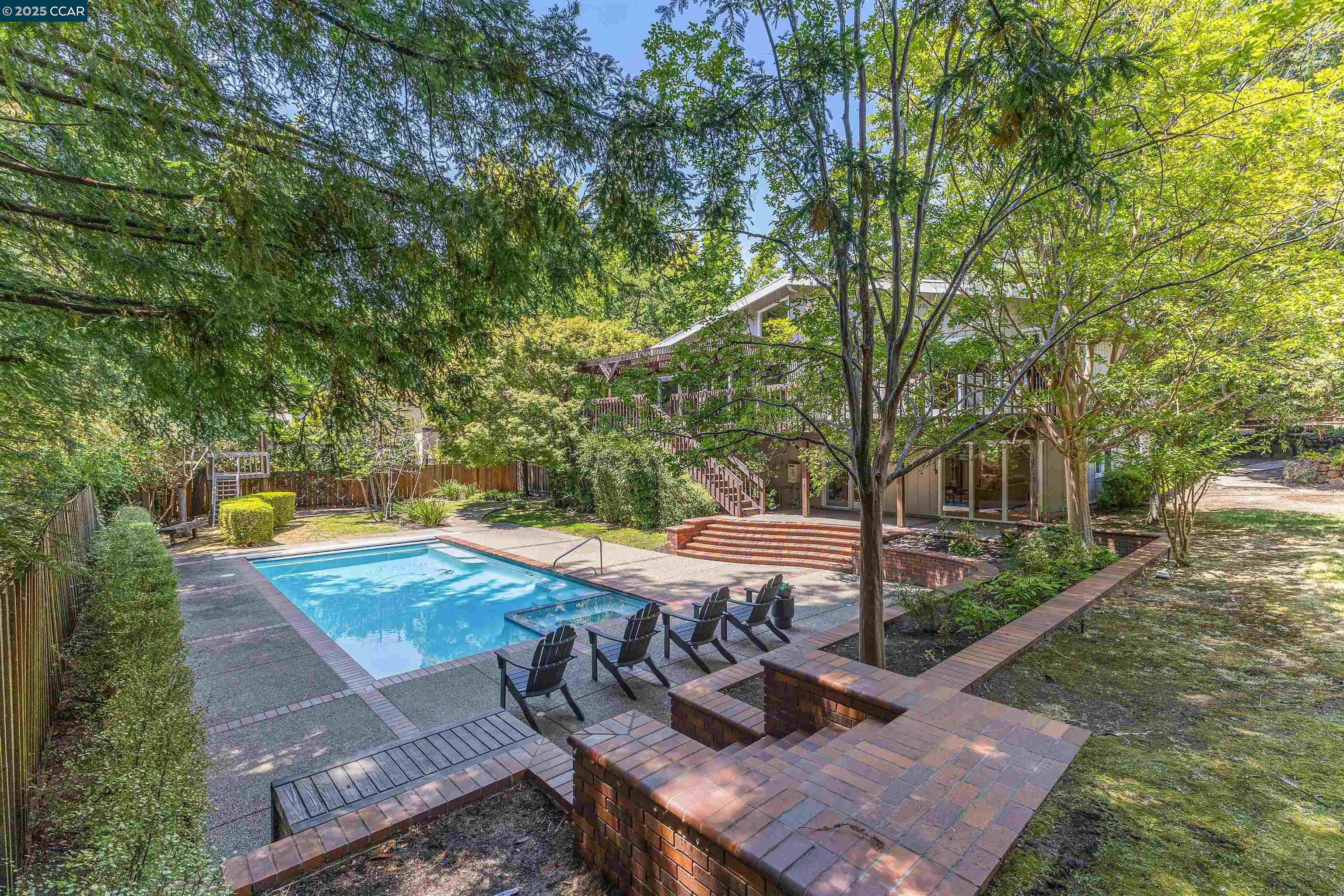 901 Carol Ln