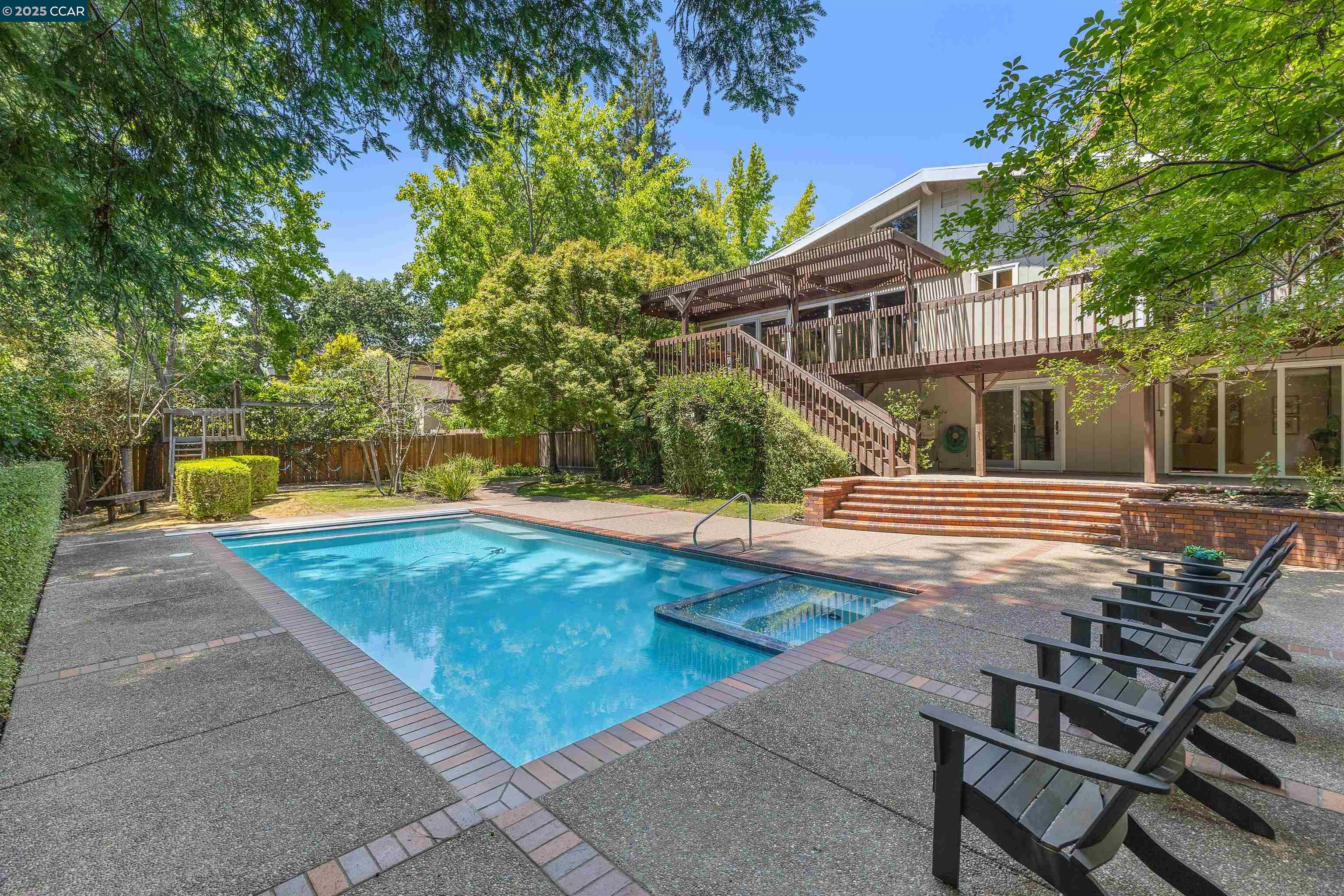 901 Carol Ln