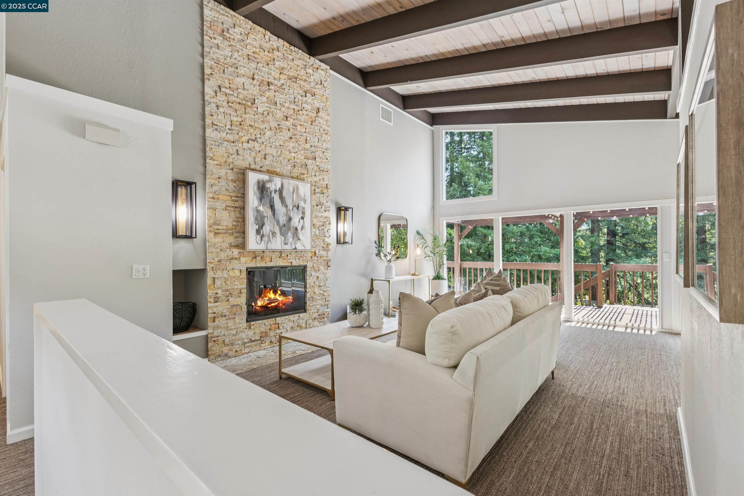901 Carol Ln