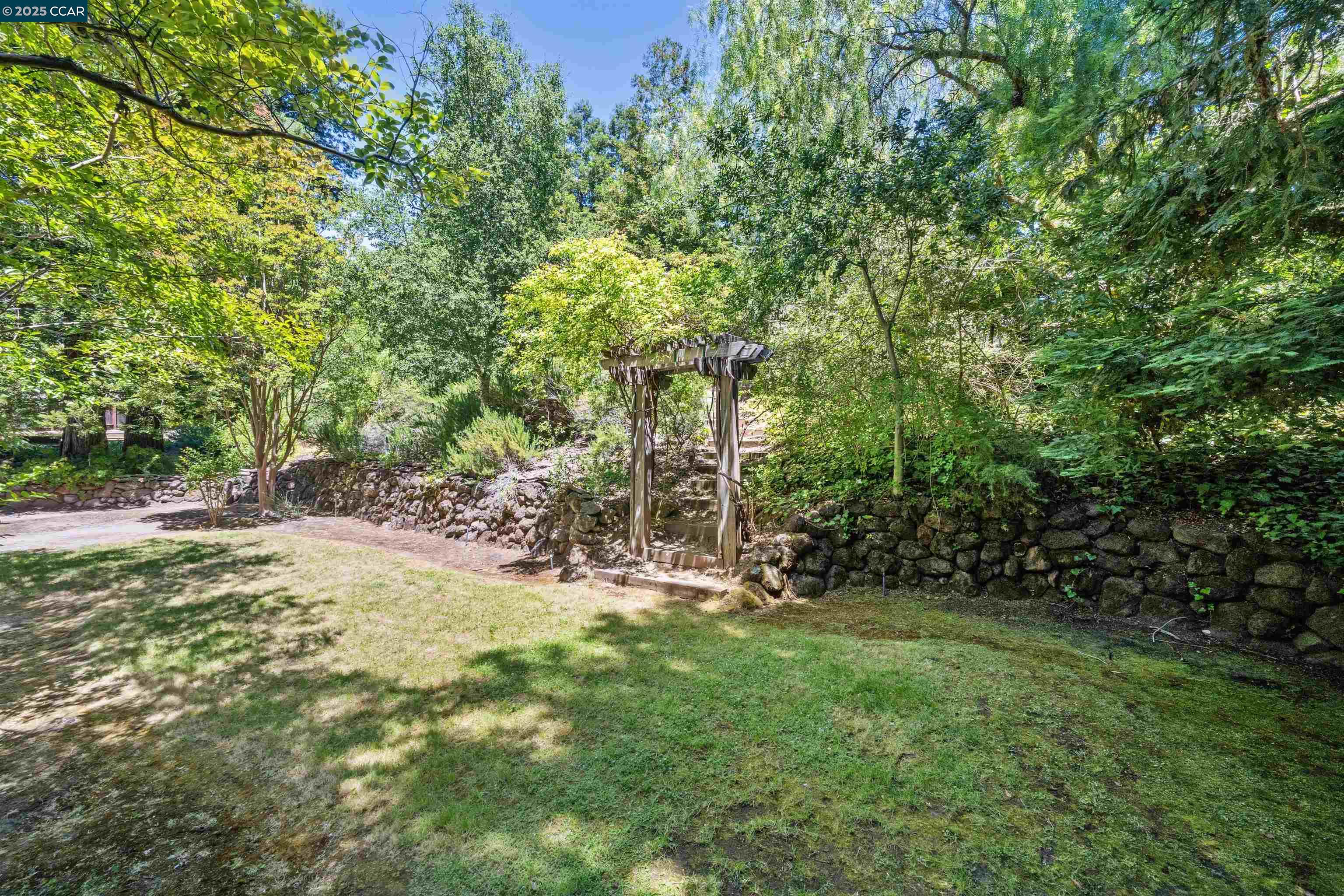 901 Carol Ln
