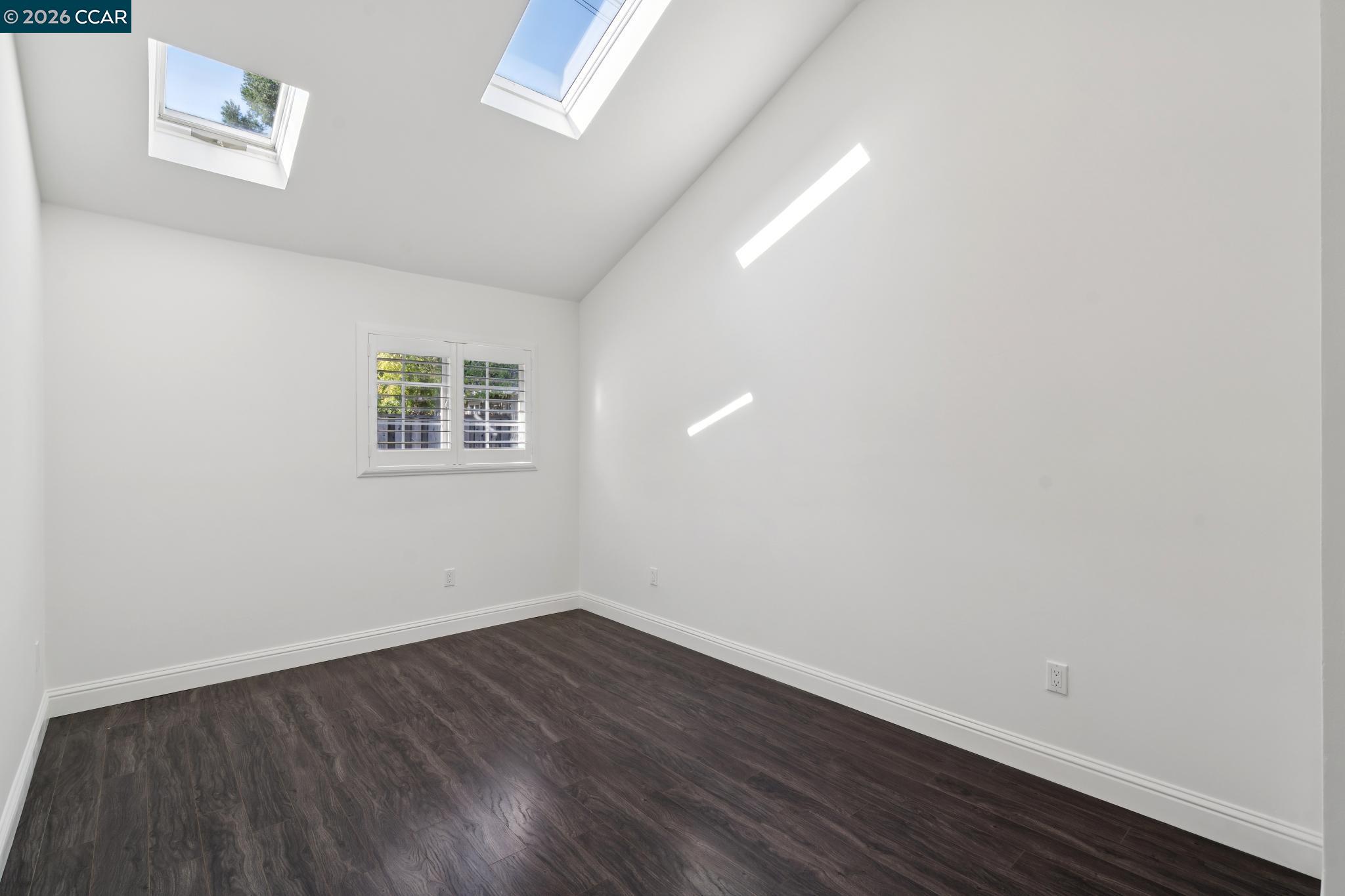 939 Mountain View Dr