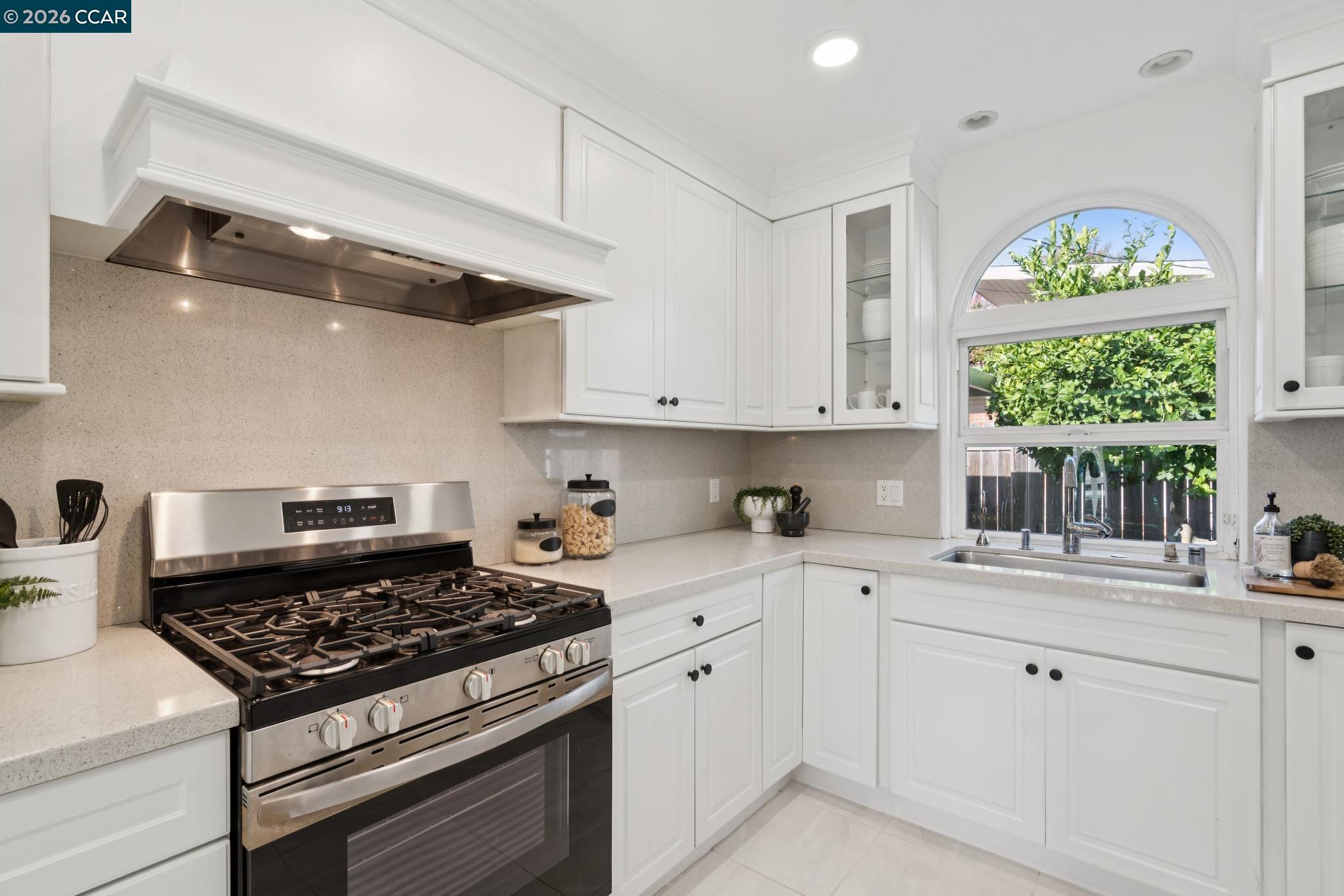 939 Mountain View Dr
