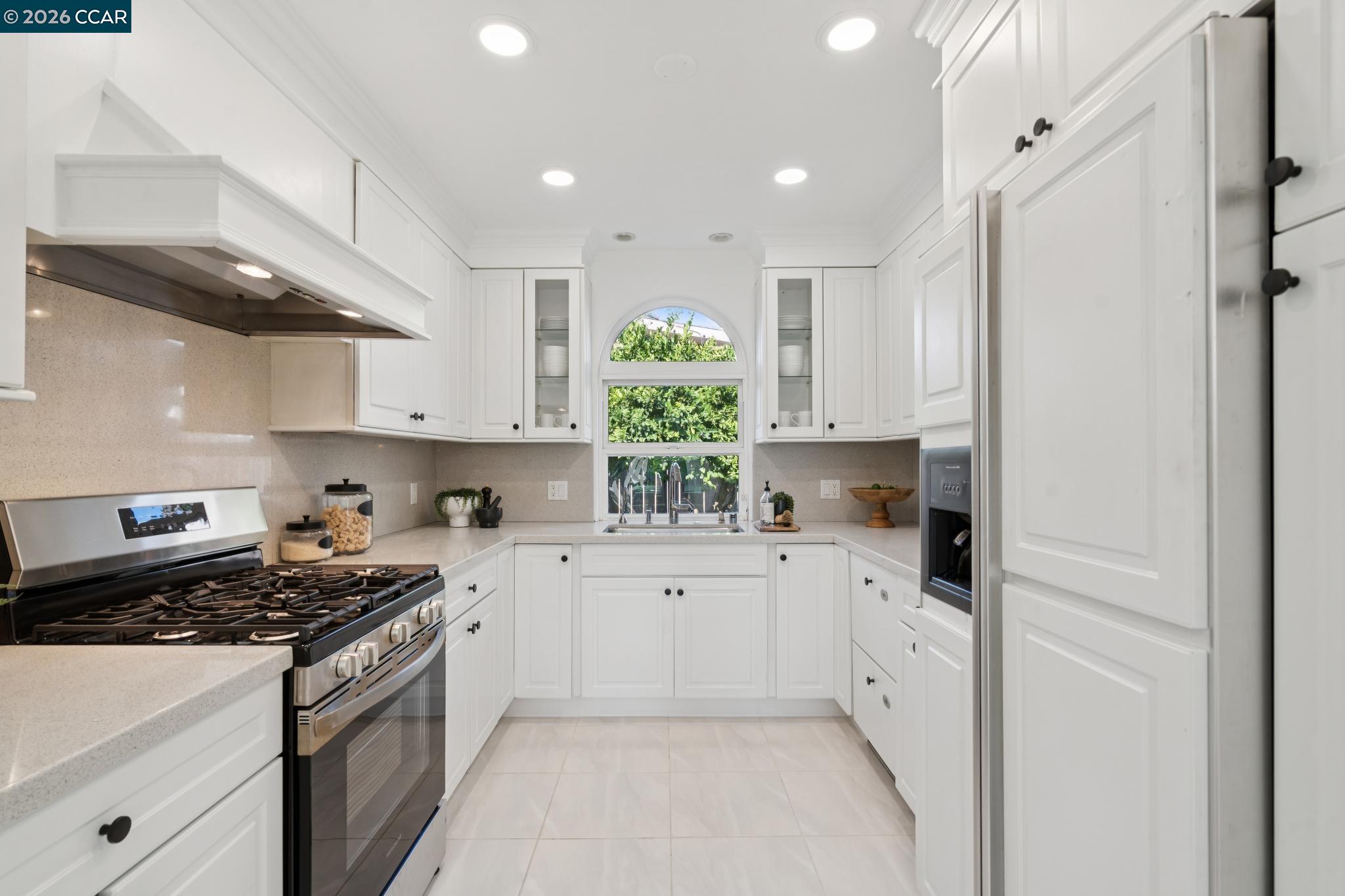 939 Mountain View Dr