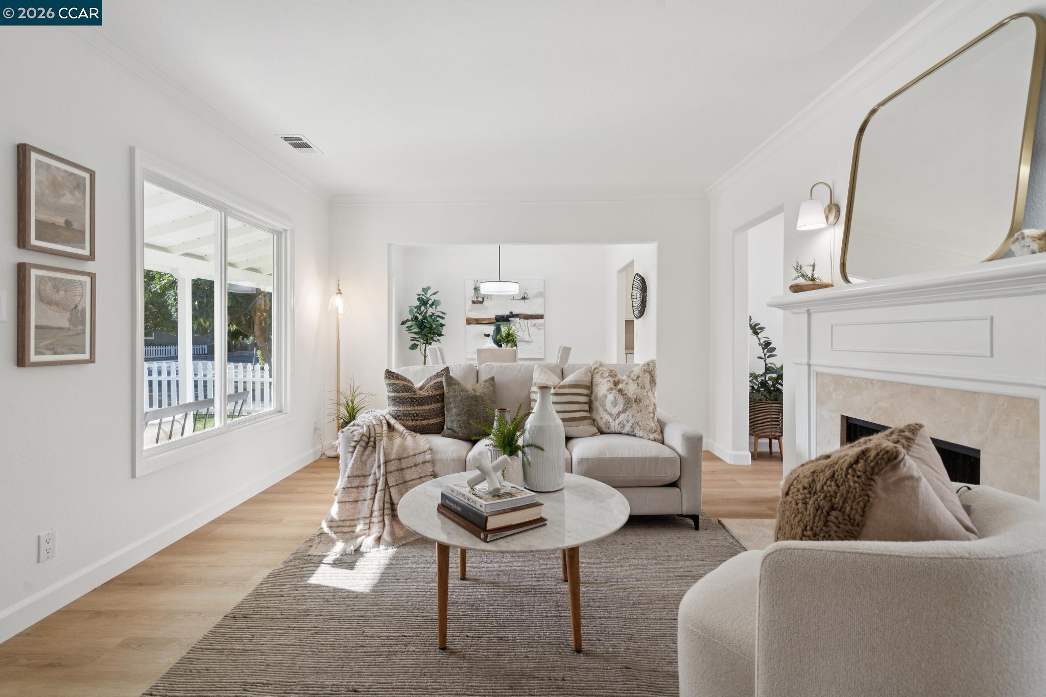 939 Mountain View Dr