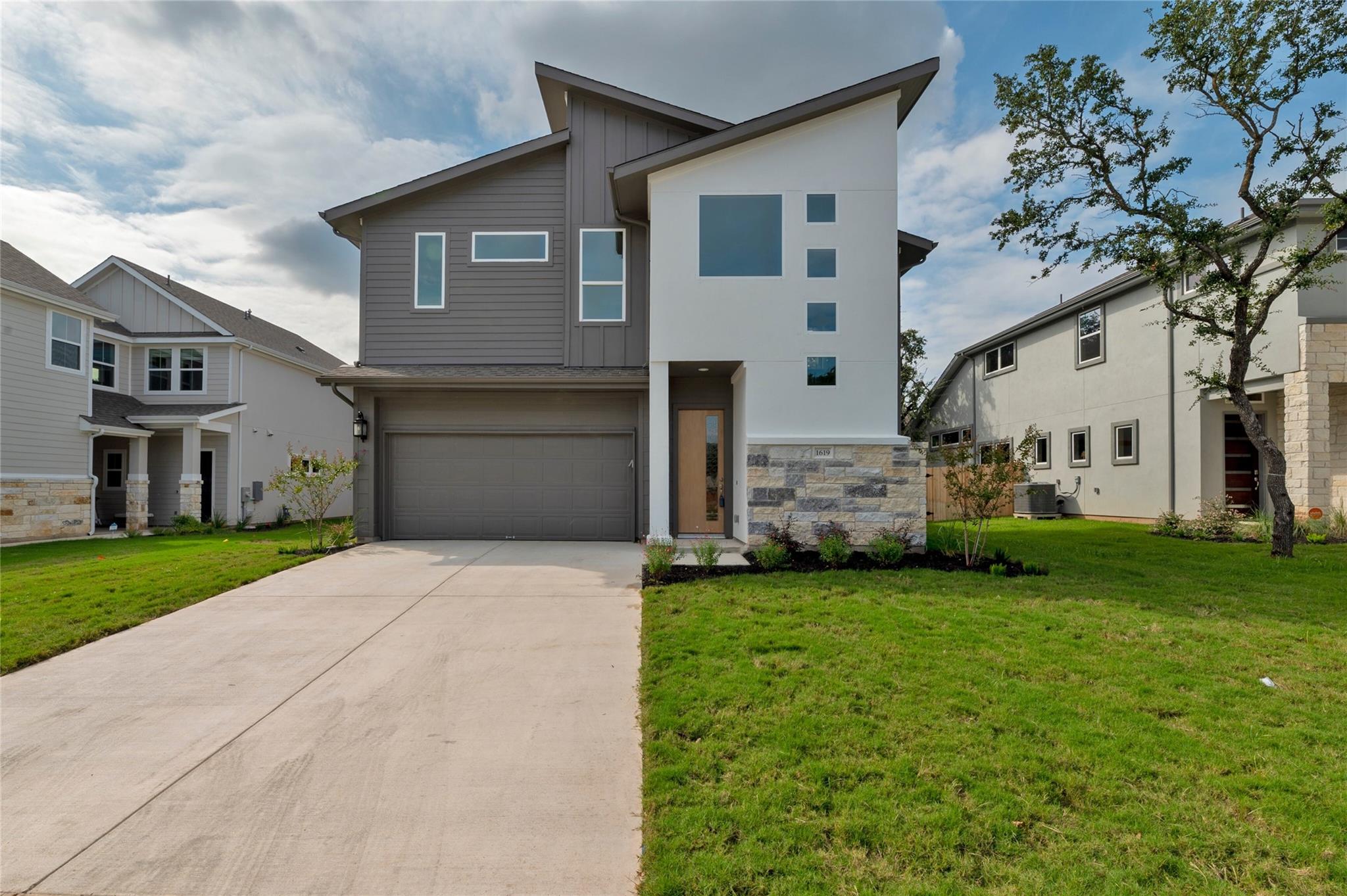 1619 Woodwind LN