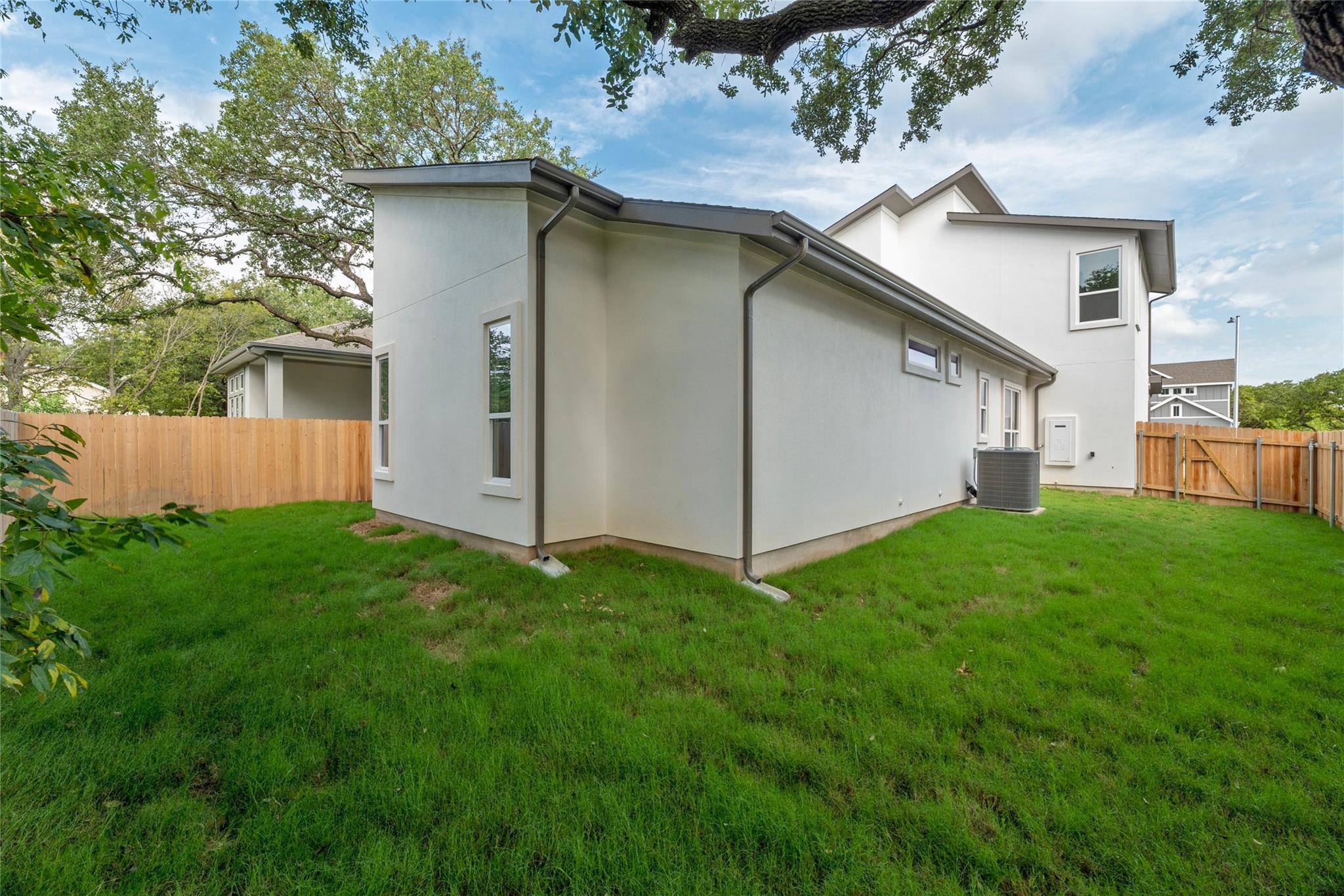 1619 Woodwind LN