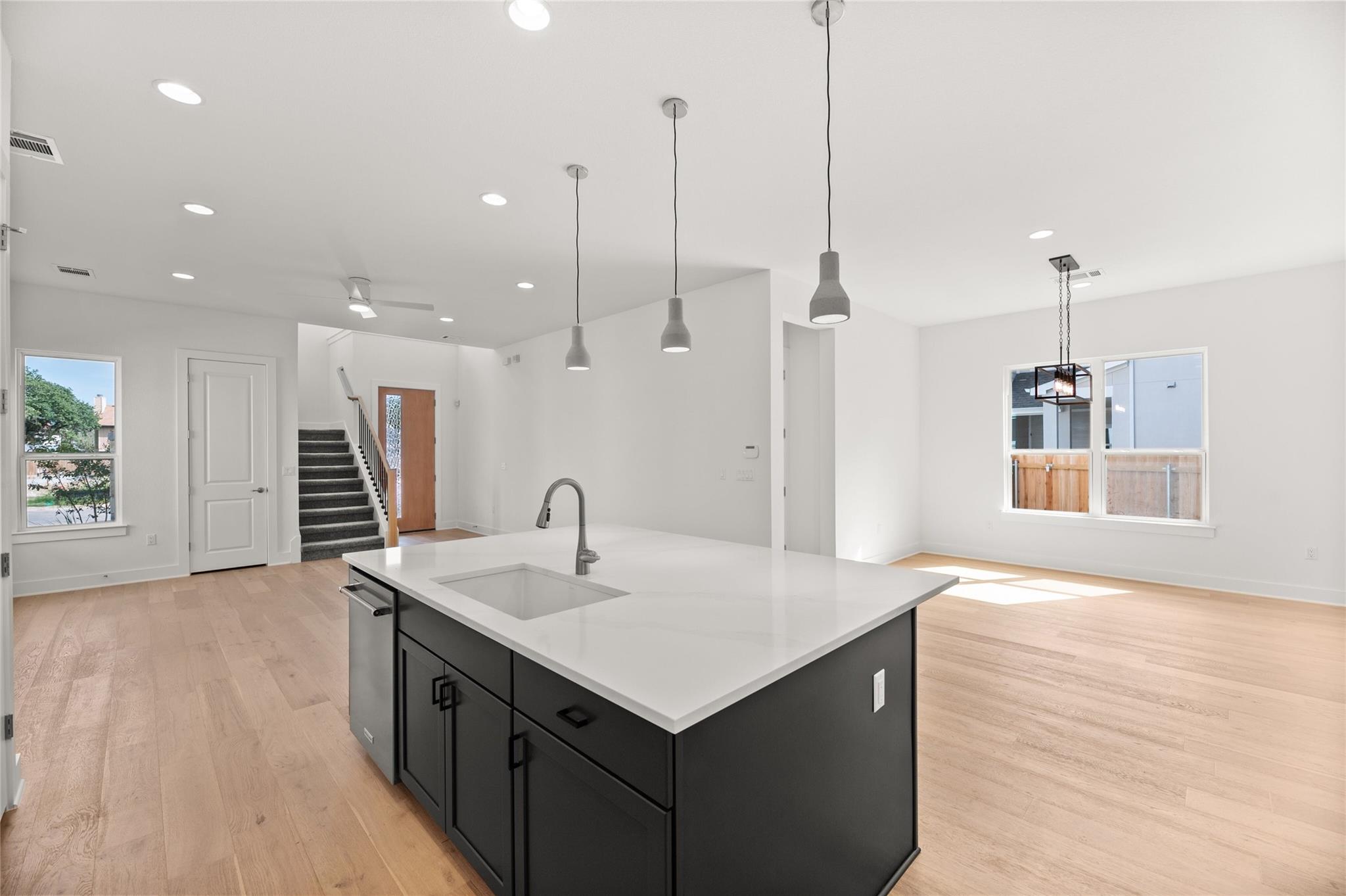 1619 Woodwind LN