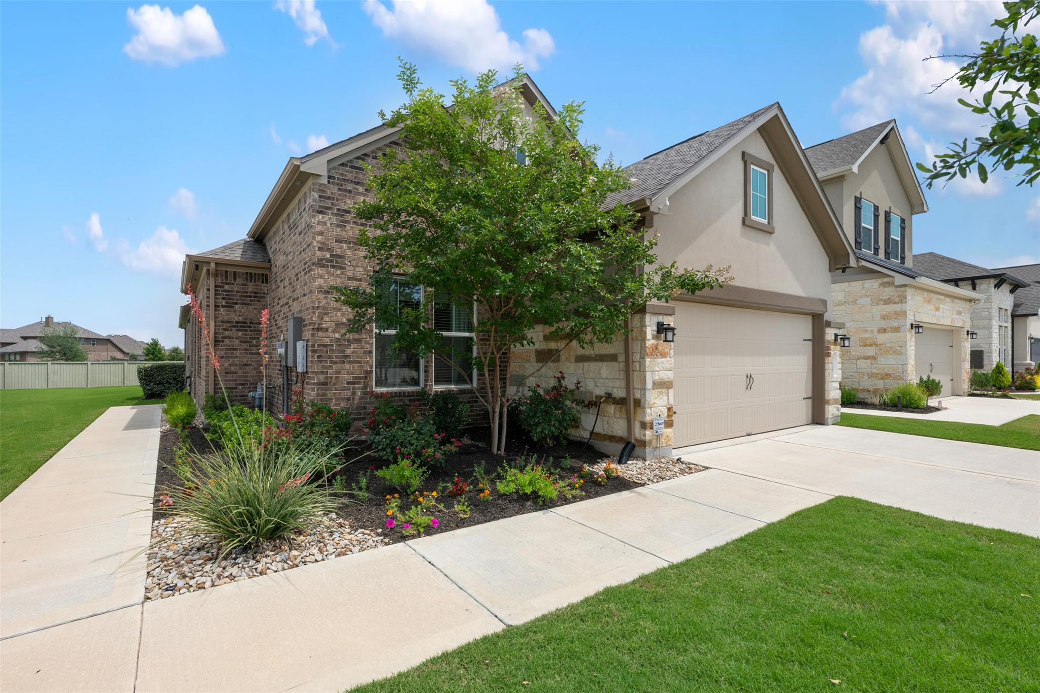 825 Faith DR