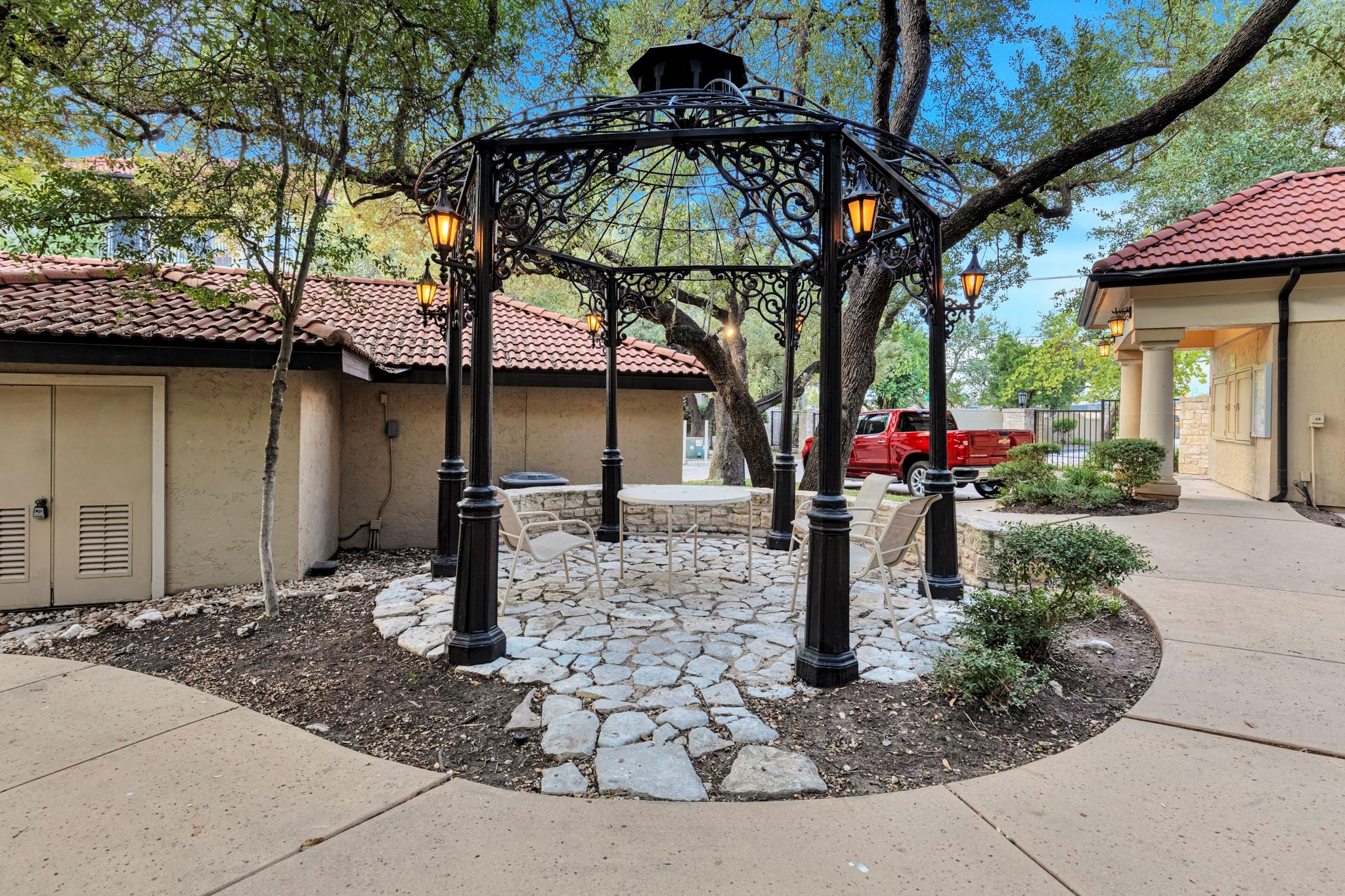 9525 N Capital Of Texas Highway # 124