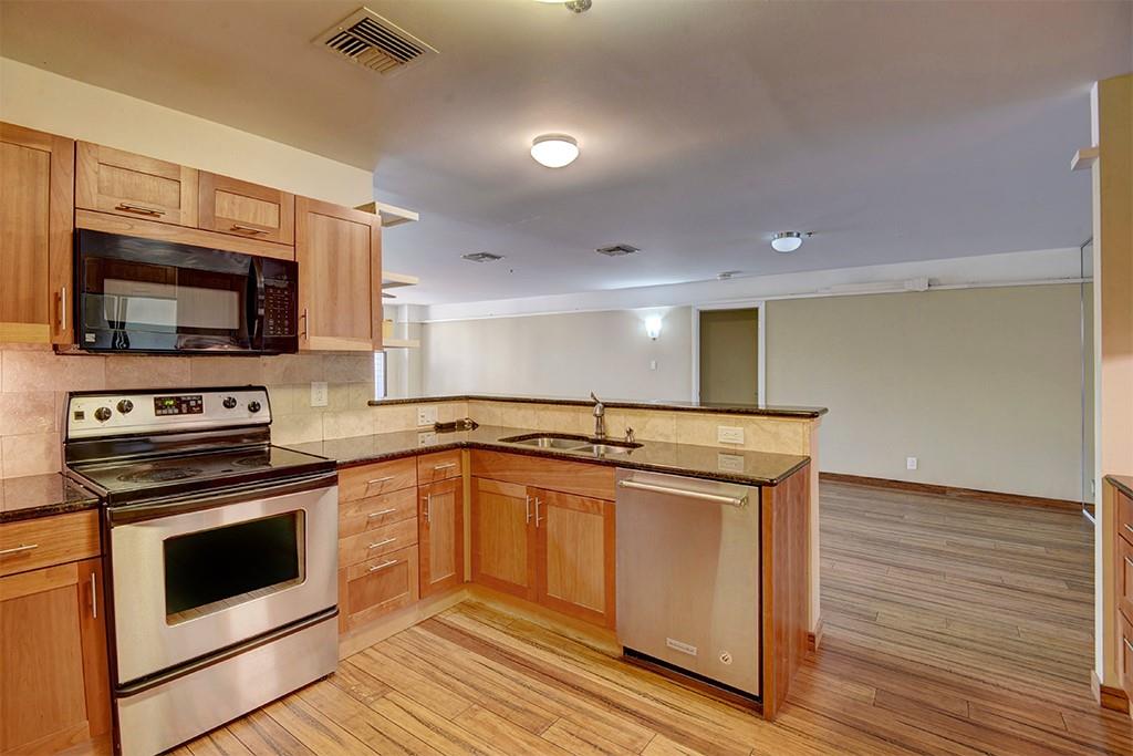 40 N Interstate 35 EXPY Unit: 2C2