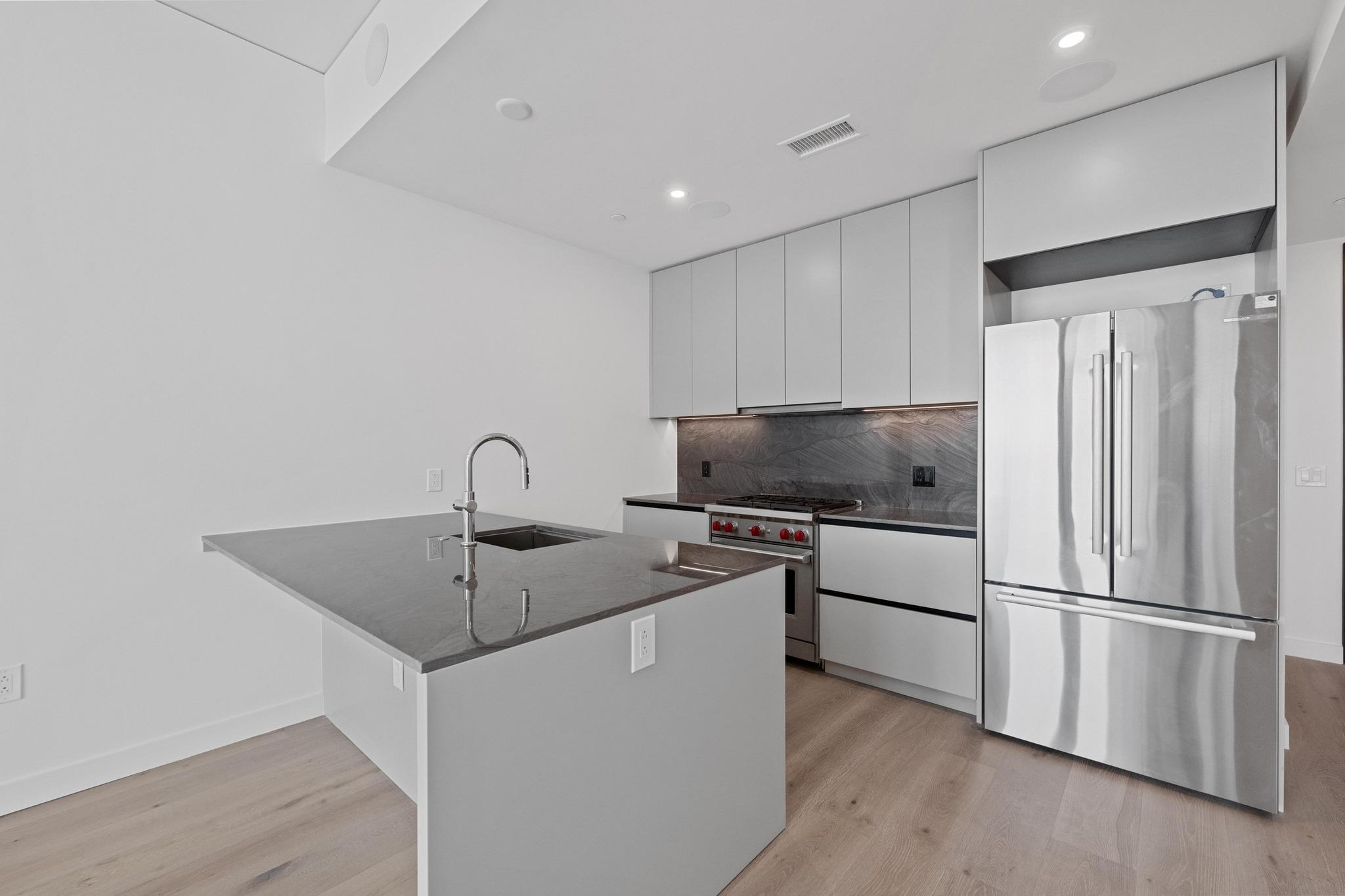 610 Davis ST # 2210