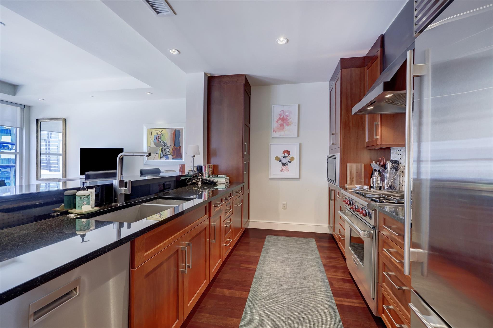 98 San Jacinto BLVD # 1803