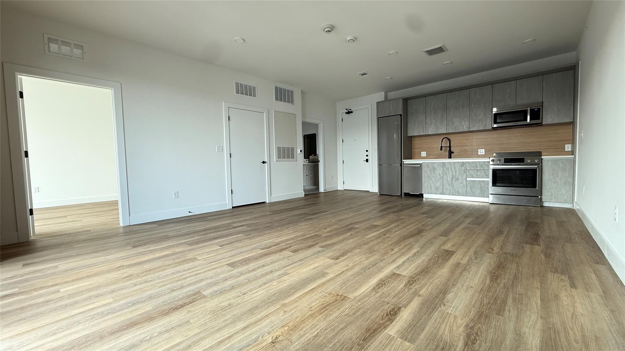 4315 S Congress Ave # 515