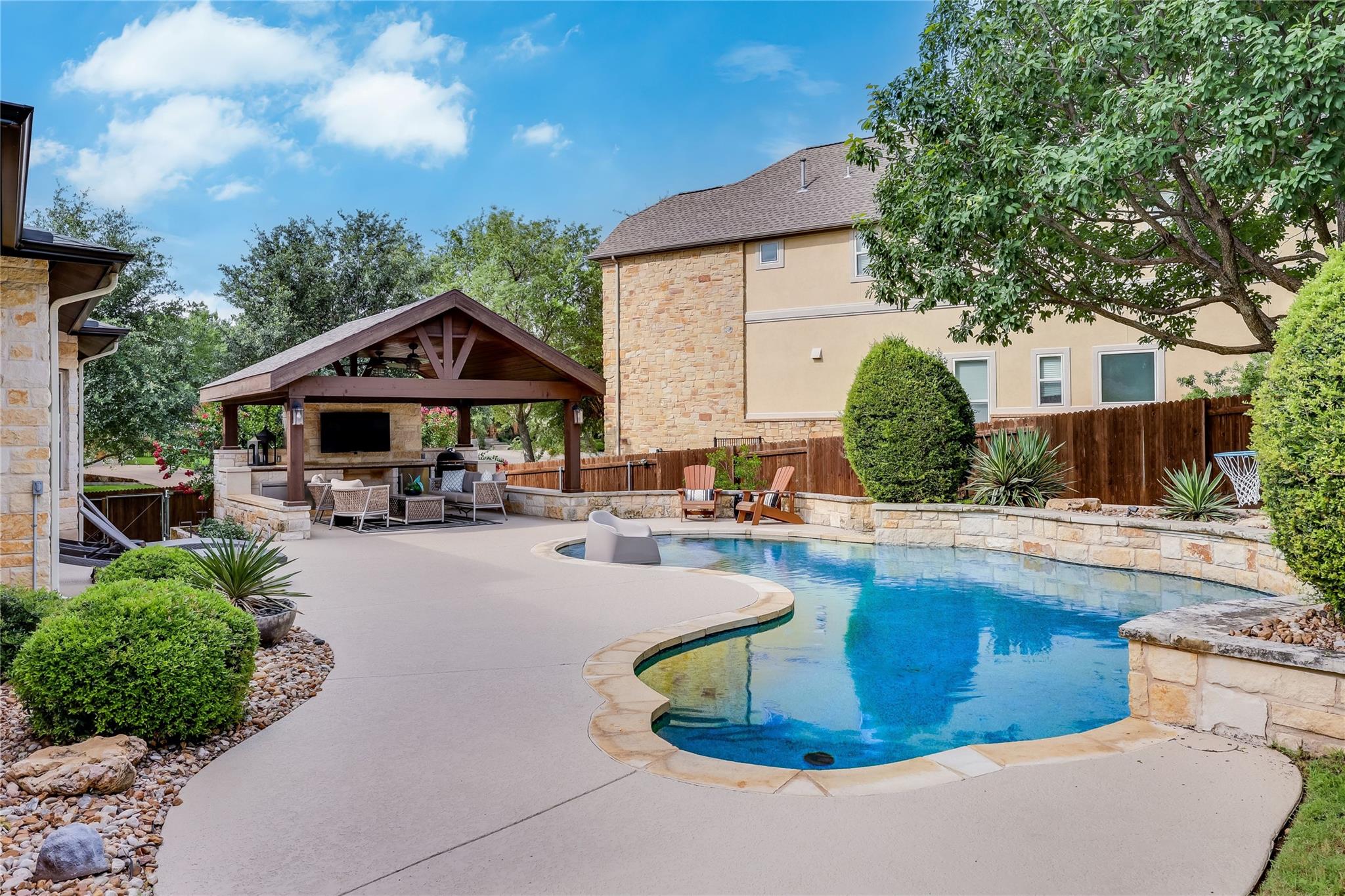401 Bluff View RD