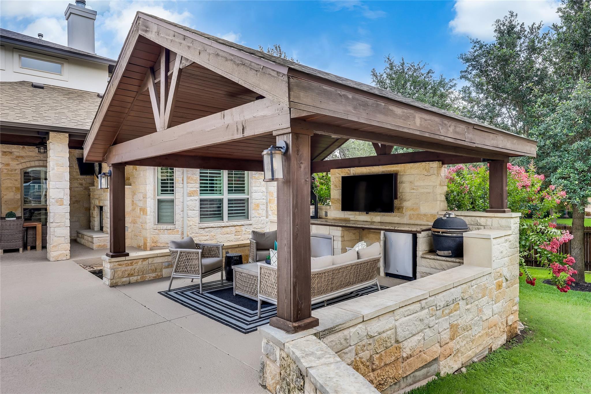 401 Bluff View RD