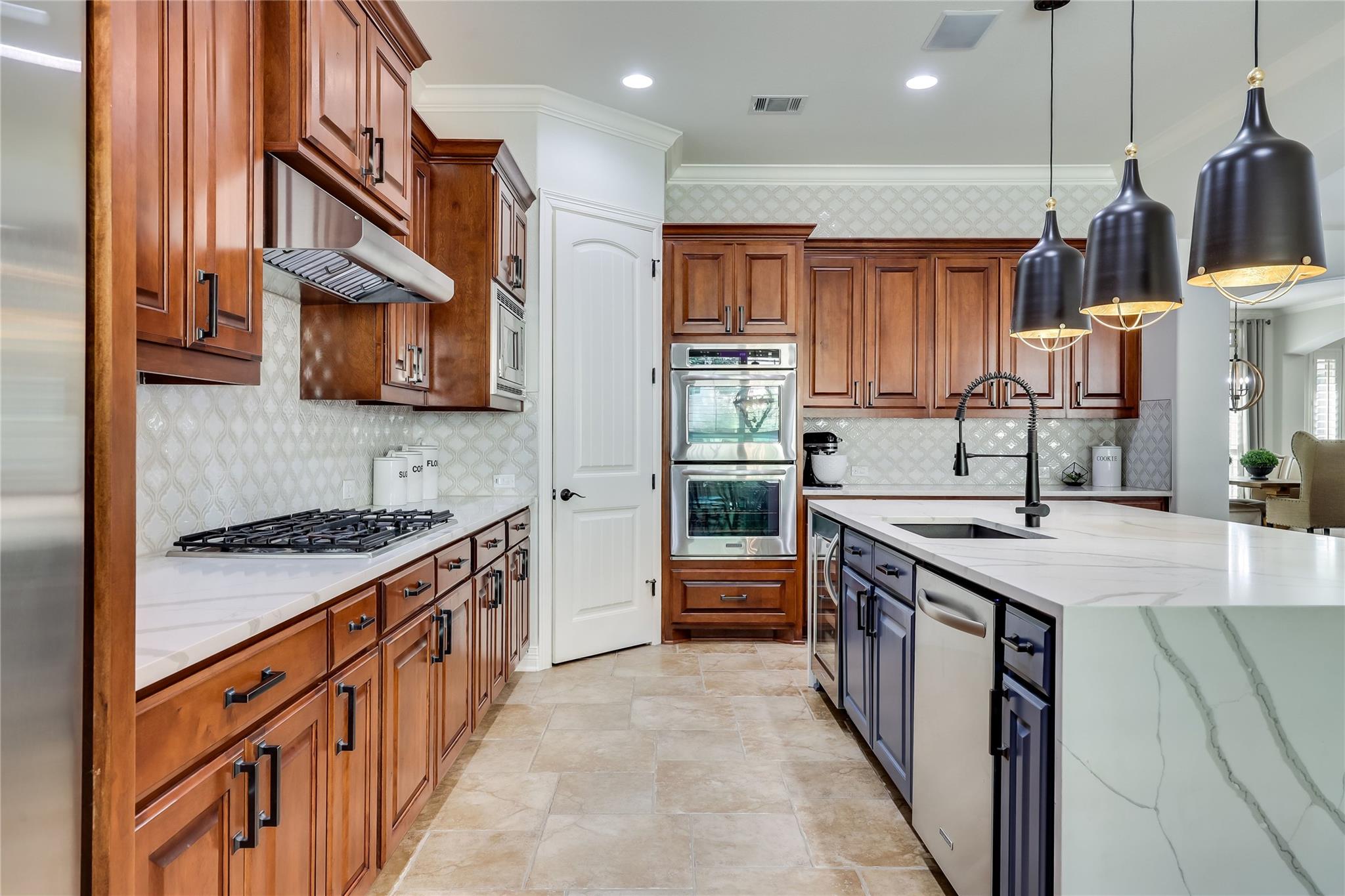 401 Bluff View RD