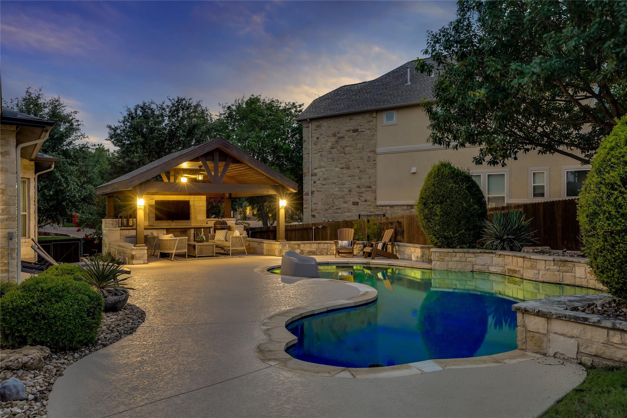 401 Bluff View RD