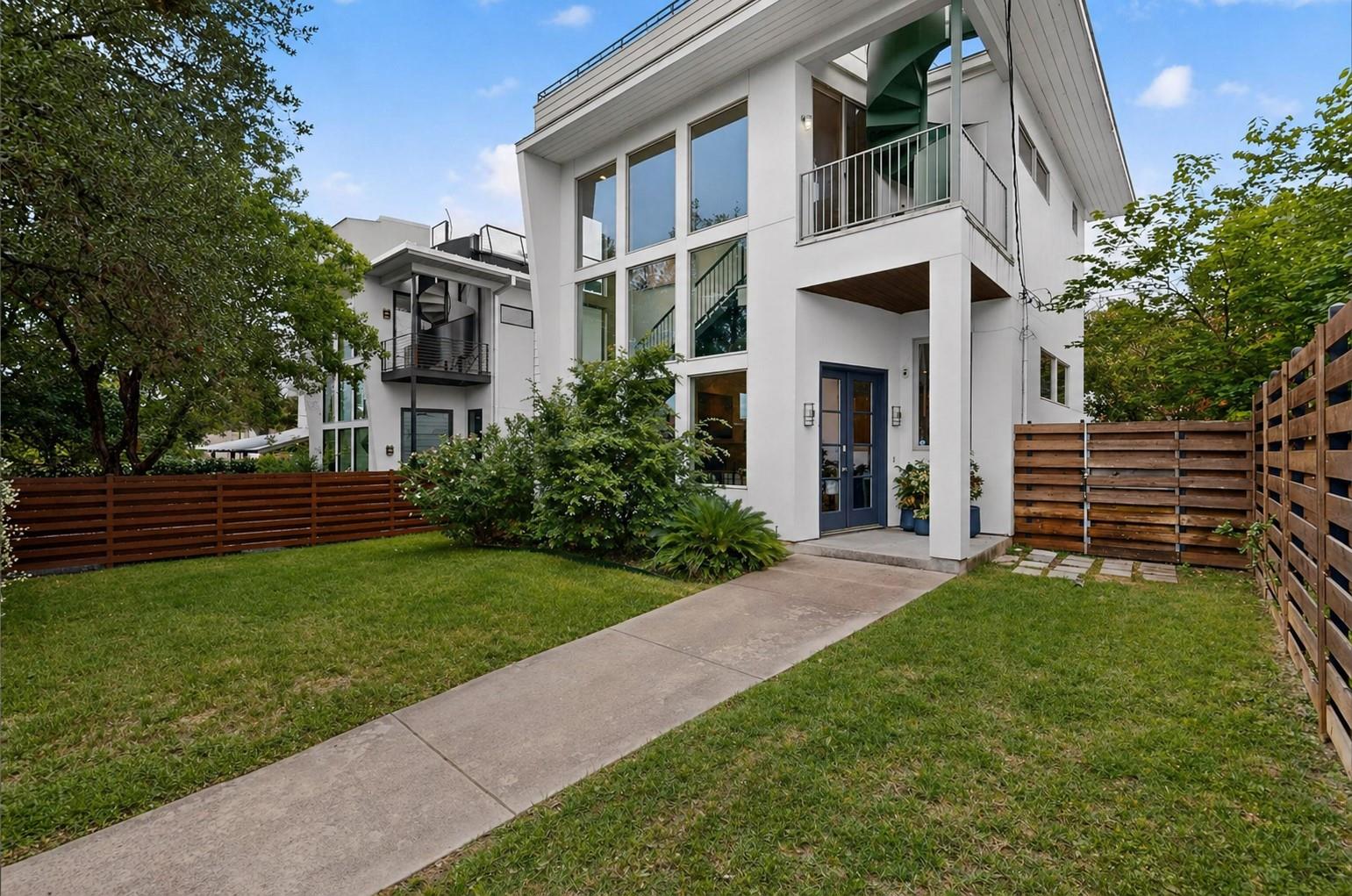 807-2 W Gibson ST